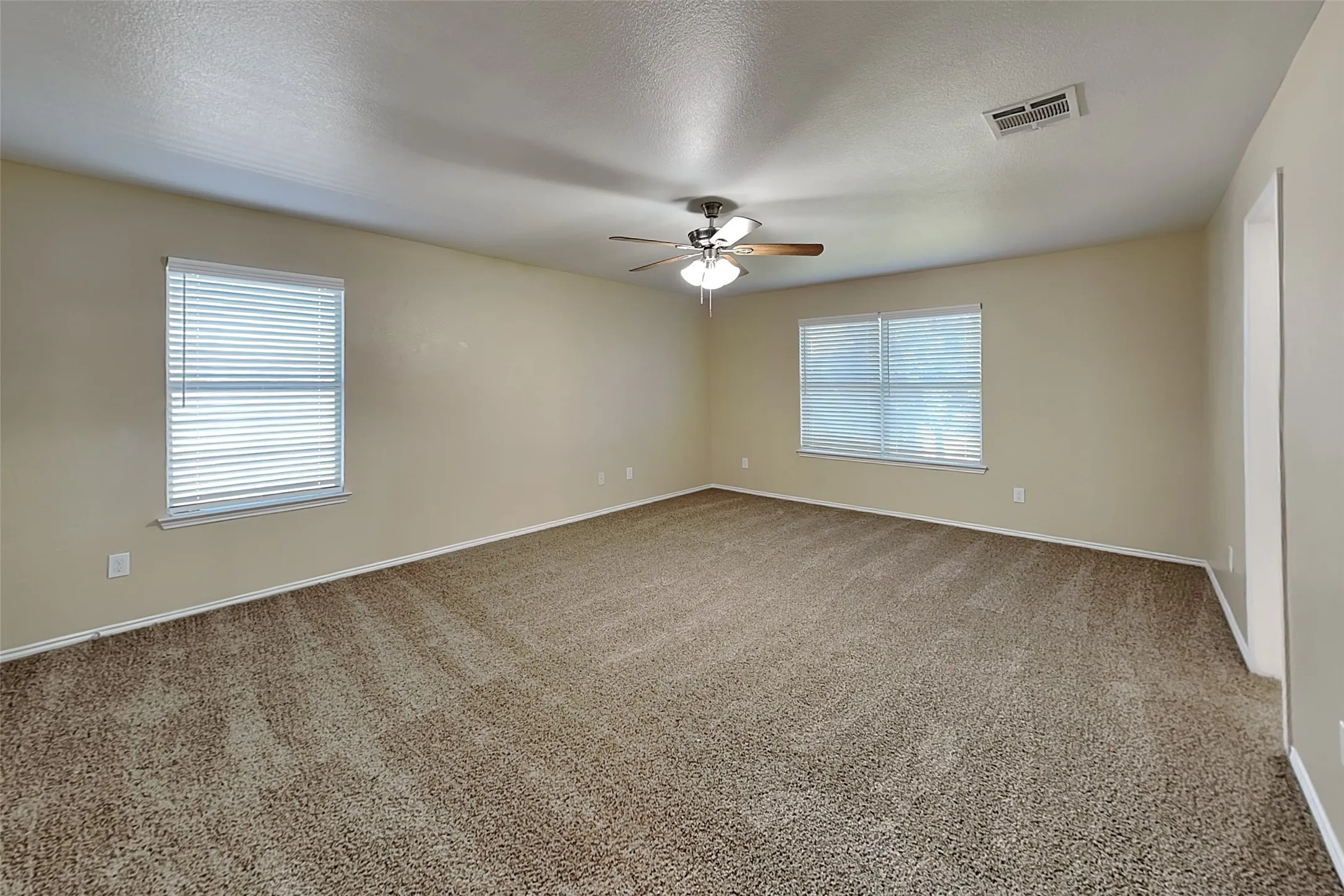 Single Family Residence For Rent in Tarrant County , 616 Destin Drive, Fort Worth, Texas 76131, 3 Bedroom, 3 Bathroom, 2 Garage spaces, 2,260 Sqft, built in 2008, mls#21357547, Real Estate Agent in Fort Worth, Homes For Rent in Tarrant county, Homes For Rent in Fort Worth, Realtor in Fort Worth Texas, Real Estate Brokerage Independent Realty Texas, Luminita Cordes Realtor