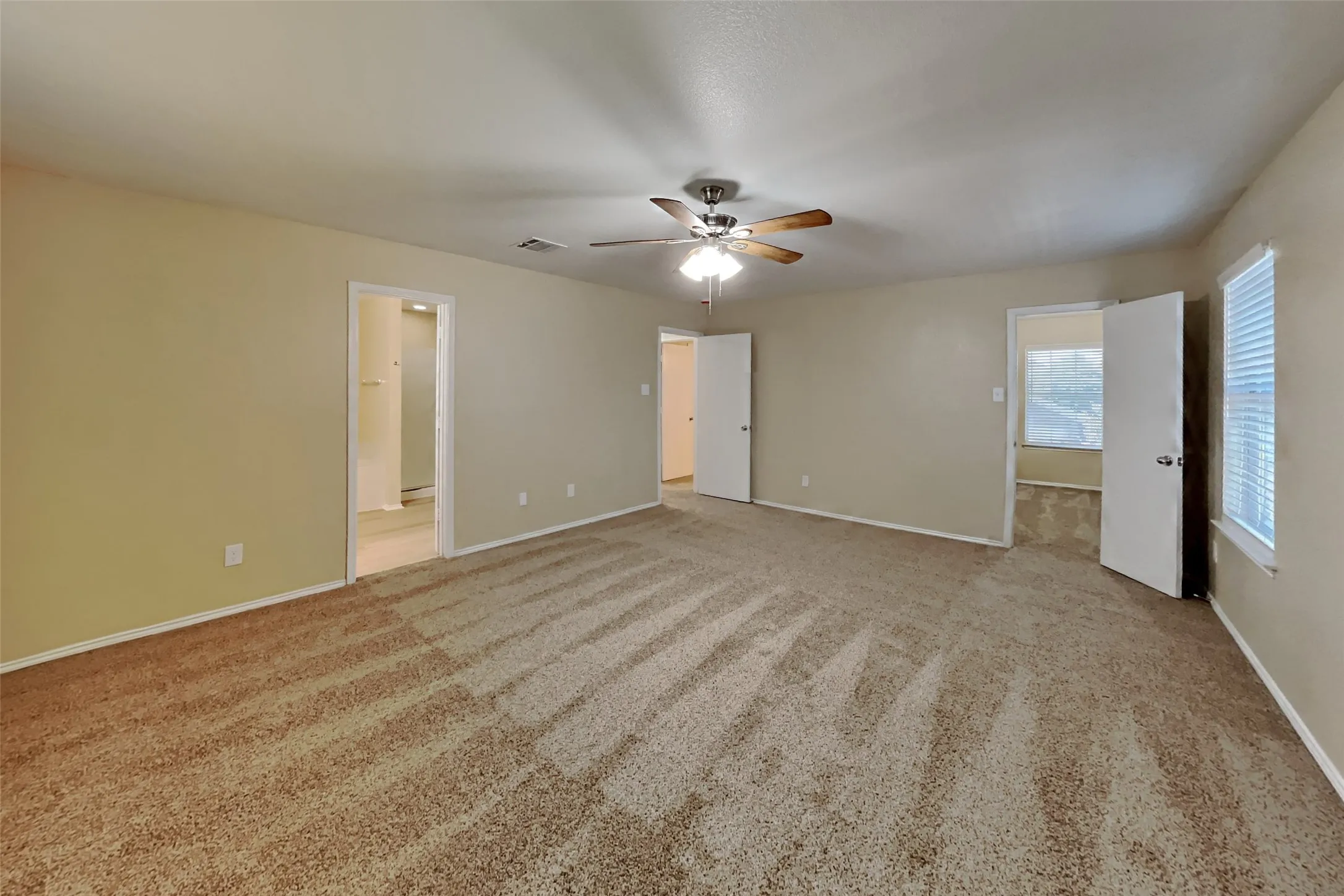 Single Family Residence For Rent in Tarrant County , 616 Destin Drive, Fort Worth, Texas 76131, 3 Bedroom, 3 Bathroom, 2 Garage spaces, 2,260 Sqft, built in 2008, mls#21357547, Real Estate Agent in Fort Worth, Homes For Rent in Tarrant county, Homes For Rent in Fort Worth, Realtor in Fort Worth Texas, Real Estate Brokerage Independent Realty Texas, Luminita Cordes Realtor