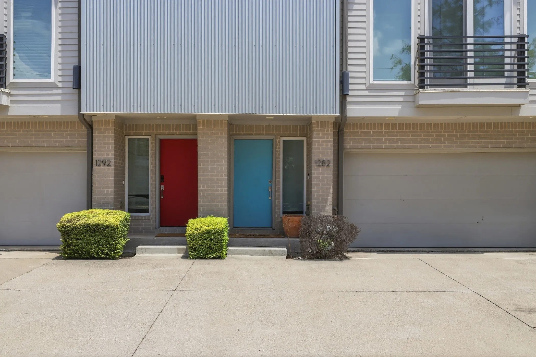 Townhouse For Sale in Dallas County , 1282 N Prairie Avenue, Dallas, Texas 75204, 2 Bedroom, 3 Bathroom, 2 Garage spaces, 1,829 Sqft, built in 2017, mls#21354958, Real Estate Agent in Dallas, Homes For Sale in Dallas county, Homes For Sale in Dallas, Realtor in Dallas Texas, Real Estate Brokerage Independent Realty Texas, Luminita Cordes Realtor