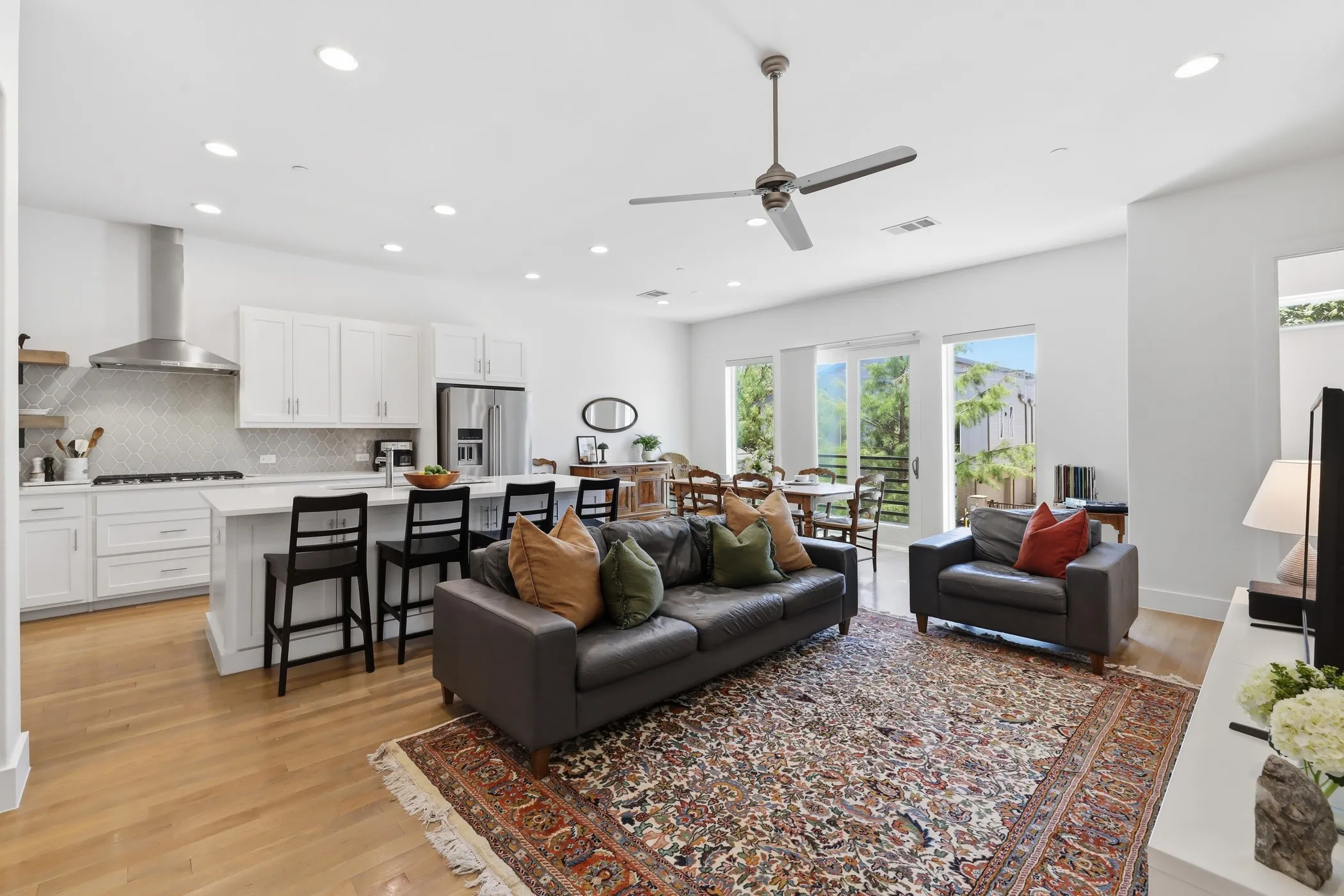 Townhouse For Sale in Dallas County , 1282 N Prairie Avenue, Dallas, Texas 75204, 2 Bedroom, 3 Bathroom, 2 Garage spaces, 1,829 Sqft, built in 2017, mls#21354958, Real Estate Agent in Dallas, Homes For Sale in Dallas county, Homes For Sale in Dallas, Realtor in Dallas Texas, Real Estate Brokerage Independent Realty Texas, Luminita Cordes Realtor
