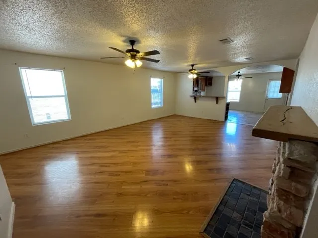 Single Family Residence For Rent in Tarrant County , 5413 Emmeryville Lane, Fort Worth, Texas 76244, 3 Bedroom, 2 Bathroom, 2 Garage spaces, 1,722 Sqft, built in 2002, mls#21357553, Real Estate Agent in Fort Worth, Homes For Rent in Tarrant county, Homes For Rent in Fort Worth, Realtor in Fort Worth Texas, Real Estate Brokerage Independent Realty Texas, Luminita Cordes Realtor