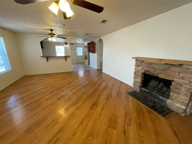 Single Family Residence For Rent in Tarrant County , 5413 Emmeryville Lane, Fort Worth, Texas 76244, 3 Bedroom, 2 Bathroom, 2 Garage spaces, 1,722 Sqft, built in 2002, mls#21357553, Real Estate Agent in Fort Worth, Homes For Rent in Tarrant county, Homes For Rent in Fort Worth, Realtor in Fort Worth Texas, Real Estate Brokerage Independent Realty Texas, Luminita Cordes Realtor