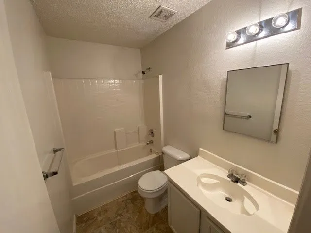 Single Family Residence For Rent in Tarrant County , 5413 Emmeryville Lane, Fort Worth, Texas 76244, 3 Bedroom, 2 Bathroom, 2 Garage spaces, 1,722 Sqft, built in 2002, mls#21357553, Real Estate Agent in Fort Worth, Homes For Rent in Tarrant county, Homes For Rent in Fort Worth, Realtor in Fort Worth Texas, Real Estate Brokerage Independent Realty Texas, Luminita Cordes Realtor