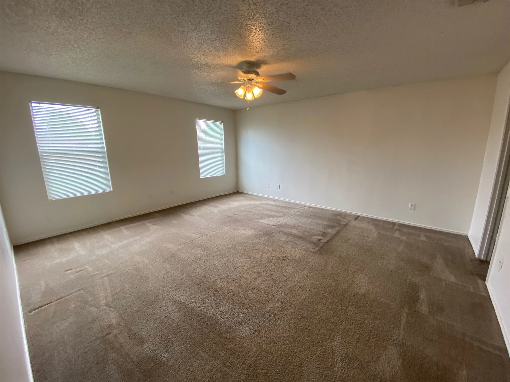 Single Family Residence For Rent in Tarrant County , 5413 Emmeryville Lane, Fort Worth, Texas 76244, 3 Bedroom, 2 Bathroom, 2 Garage spaces, 1,722 Sqft, built in 2002, mls#21357553, Real Estate Agent in Fort Worth, Homes For Rent in Tarrant county, Homes For Rent in Fort Worth, Realtor in Fort Worth Texas, Real Estate Brokerage Independent Realty Texas, Luminita Cordes Realtor