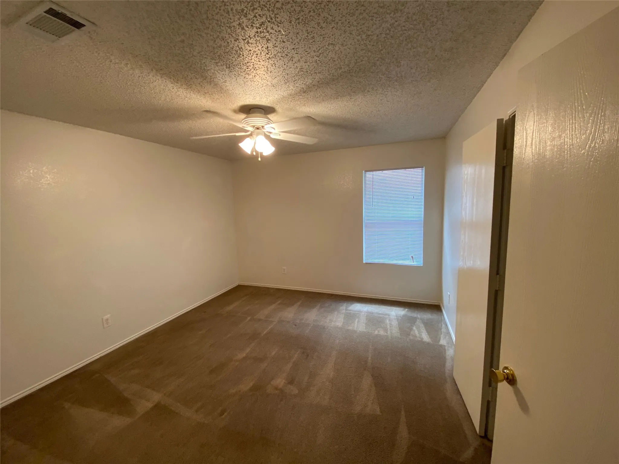 Single Family Residence For Rent in Tarrant County , 5413 Emmeryville Lane, Fort Worth, Texas 76244, 3 Bedroom, 2 Bathroom, 2 Garage spaces, 1,722 Sqft, built in 2002, mls#21357553, Real Estate Agent in Fort Worth, Homes For Rent in Tarrant county, Homes For Rent in Fort Worth, Realtor in Fort Worth Texas, Real Estate Brokerage Independent Realty Texas, Luminita Cordes Realtor