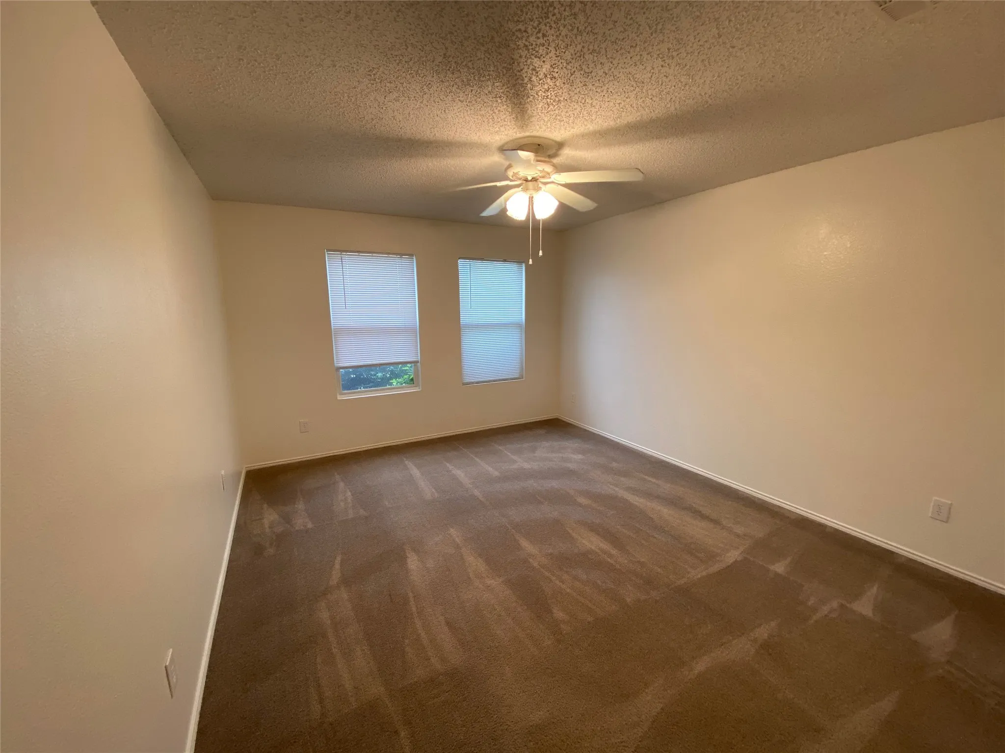 Single Family Residence For Rent in Tarrant County , 5413 Emmeryville Lane, Fort Worth, Texas 76244, 3 Bedroom, 2 Bathroom, 2 Garage spaces, 1,722 Sqft, built in 2002, mls#21357553, Real Estate Agent in Fort Worth, Homes For Rent in Tarrant county, Homes For Rent in Fort Worth, Realtor in Fort Worth Texas, Real Estate Brokerage Independent Realty Texas, Luminita Cordes Realtor