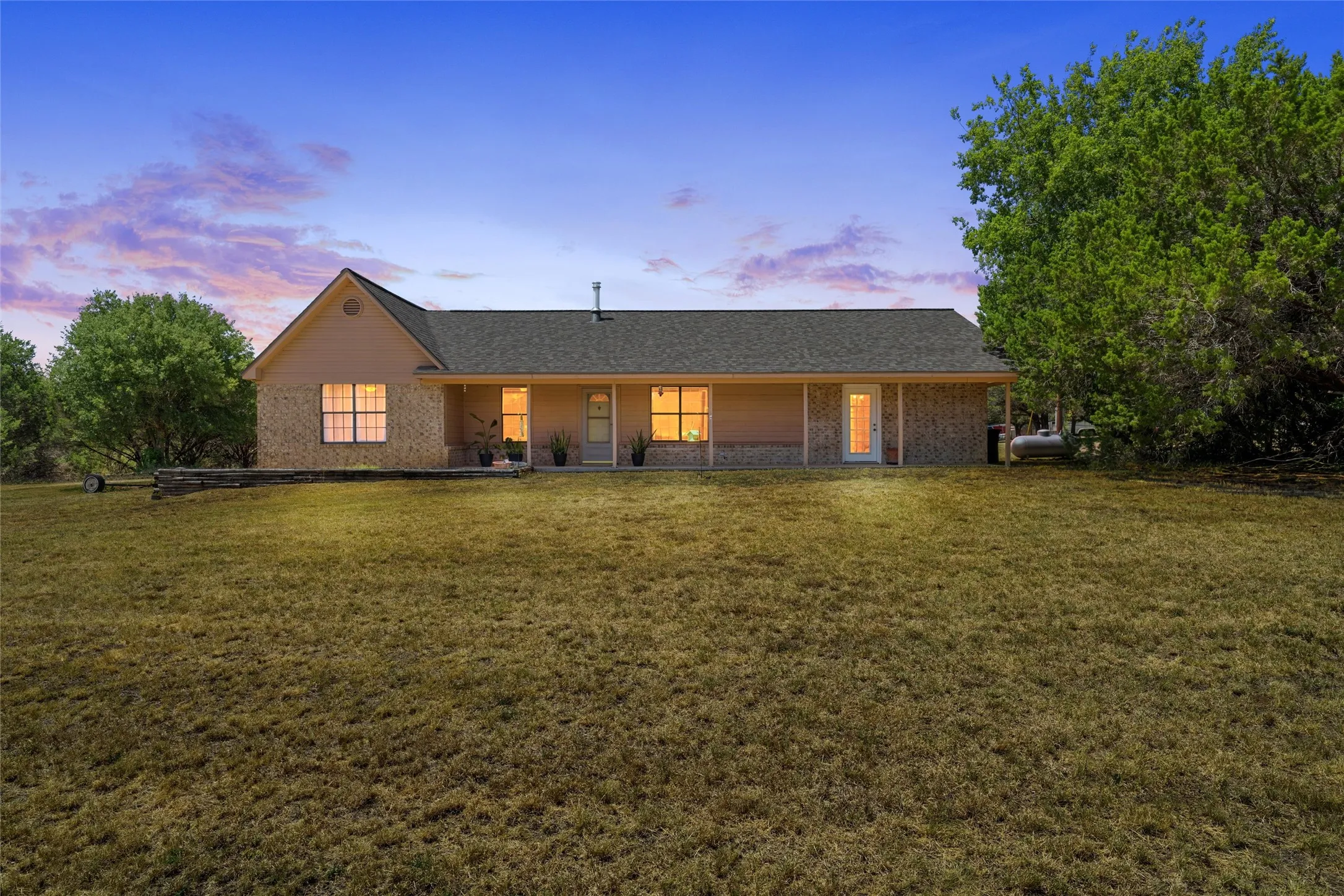 Single Family Residence For Sale in Bosque County , 271 County Road 3580, China Spring, Texas 76633, 3 Bedroom, 2 Bathroom, Garage spaces, 1,859 Sqft, built in 1992, mls#21357392, Real Estate Agent in China Spring, Homes For Sale in Bosque county, Homes For Sale in China Spring, Realtor in China Spring Texas, Real Estate Brokerage Independent Realty Texas, Luminita Cordes Realtor