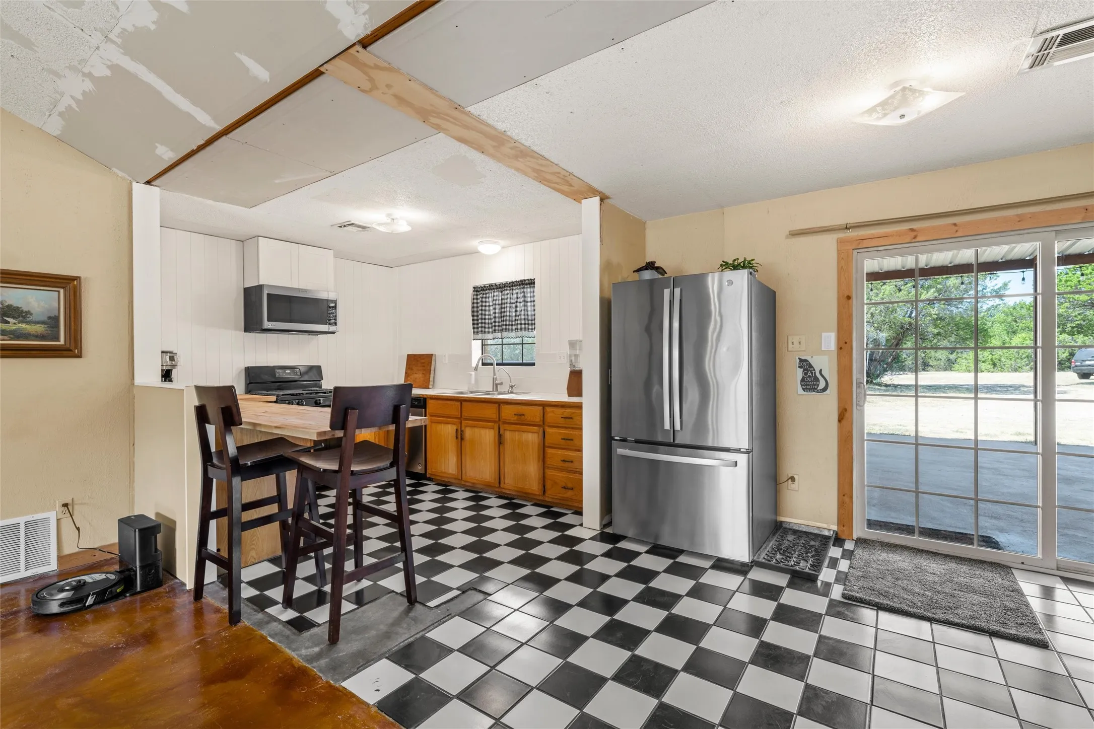 Single Family Residence For Sale in Bosque County , 271 County Road 3580, China Spring, Texas 76633, 3 Bedroom, 2 Bathroom, Garage spaces, 1,859 Sqft, built in 1992, mls#21357392, Real Estate Agent in China Spring, Homes For Sale in Bosque county, Homes For Sale in China Spring, Realtor in China Spring Texas, Real Estate Brokerage Independent Realty Texas, Luminita Cordes Realtor