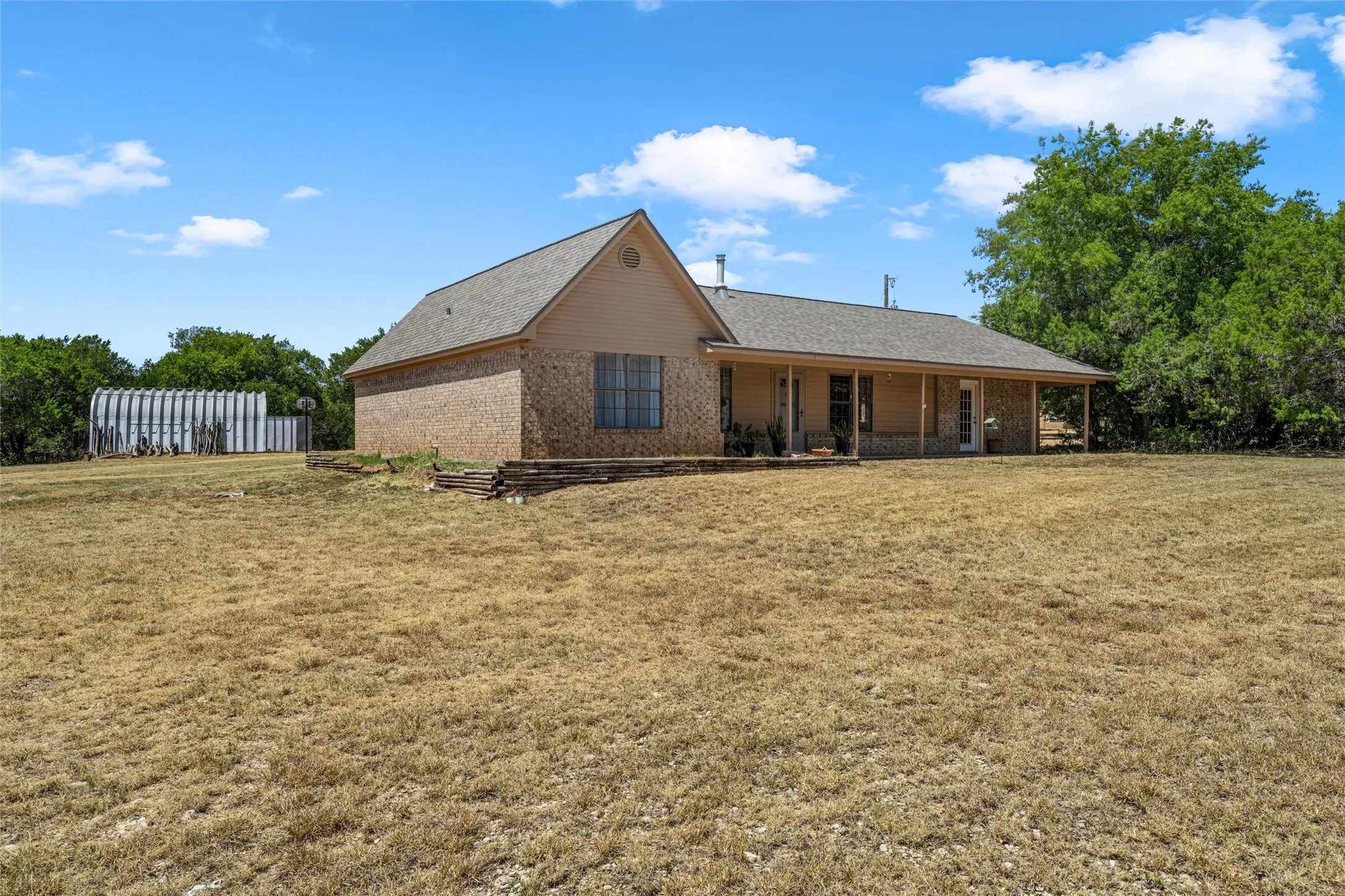 Single Family Residence For Sale in Bosque County , 271 County Road 3580, China Spring, Texas 76633, 3 Bedroom, 2 Bathroom, Garage spaces, 1,859 Sqft, built in 1992, mls#21357392, Real Estate Agent in China Spring, Homes For Sale in Bosque county, Homes For Sale in China Spring, Realtor in China Spring Texas, Real Estate Brokerage Independent Realty Texas, Luminita Cordes Realtor