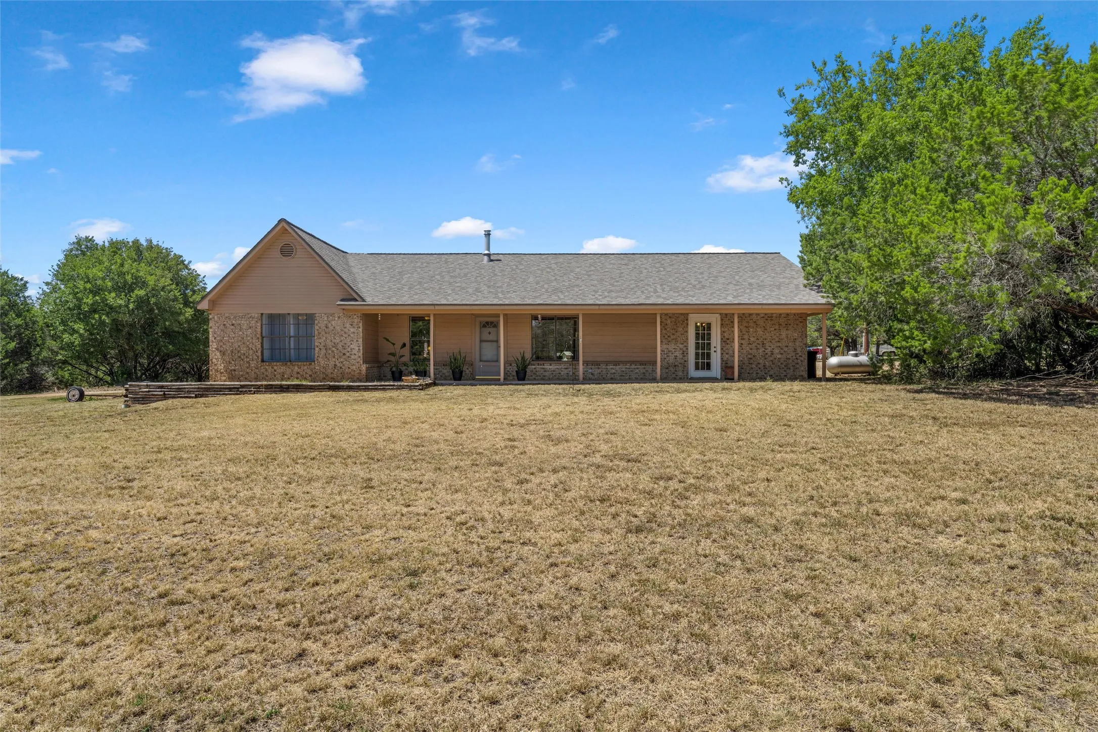 Single Family Residence For Sale in Bosque County , 271 County Road 3580, China Spring, Texas 76633, 3 Bedroom, 2 Bathroom, Garage spaces, 1,859 Sqft, built in 1992, mls#21357392, Real Estate Agent in China Spring, Homes For Sale in Bosque county, Homes For Sale in China Spring, Realtor in China Spring Texas, Real Estate Brokerage Independent Realty Texas, Luminita Cordes Realtor