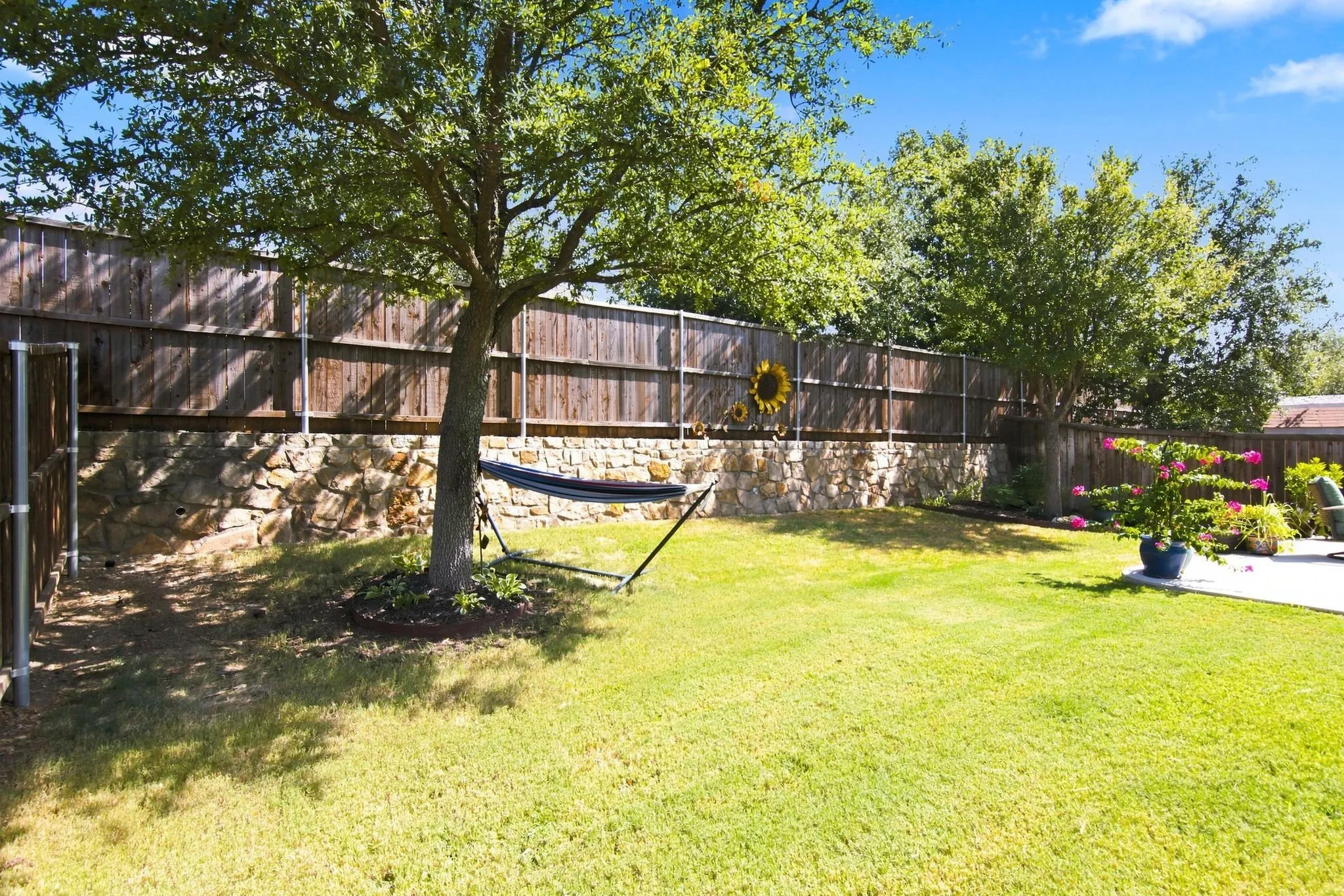 Nice size yard for people or pets or room for plants!