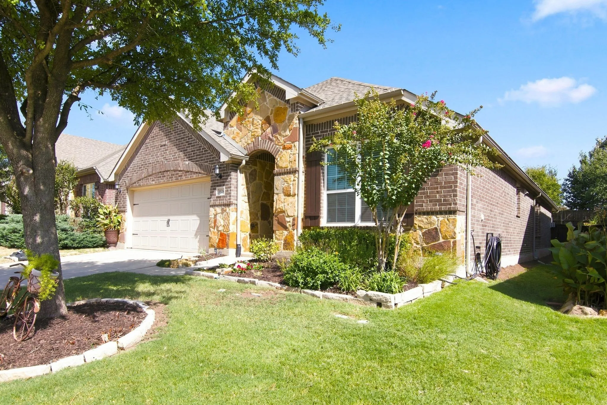 Gorgeous rock & brick elevation