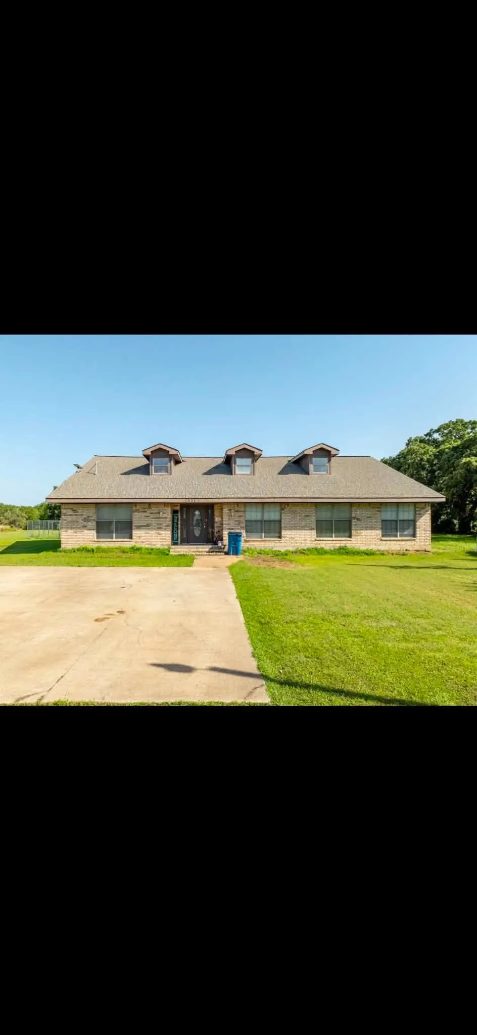 Single Family Residence For Sale in Hill County , 2437 State Highway 22, Whitney, Texas 76692, 5 Bedroom, 3 Bathroom, 2 Garage spaces, 3,433 Sqft, built in 2002, mls#21357563, Real Estate Agent in Whitney, Homes For Sale in Hill county, Homes For Sale in Whitney, Realtor in Whitney Texas, Real Estate Brokerage Independent Realty Texas, Luminita Cordes Realtor