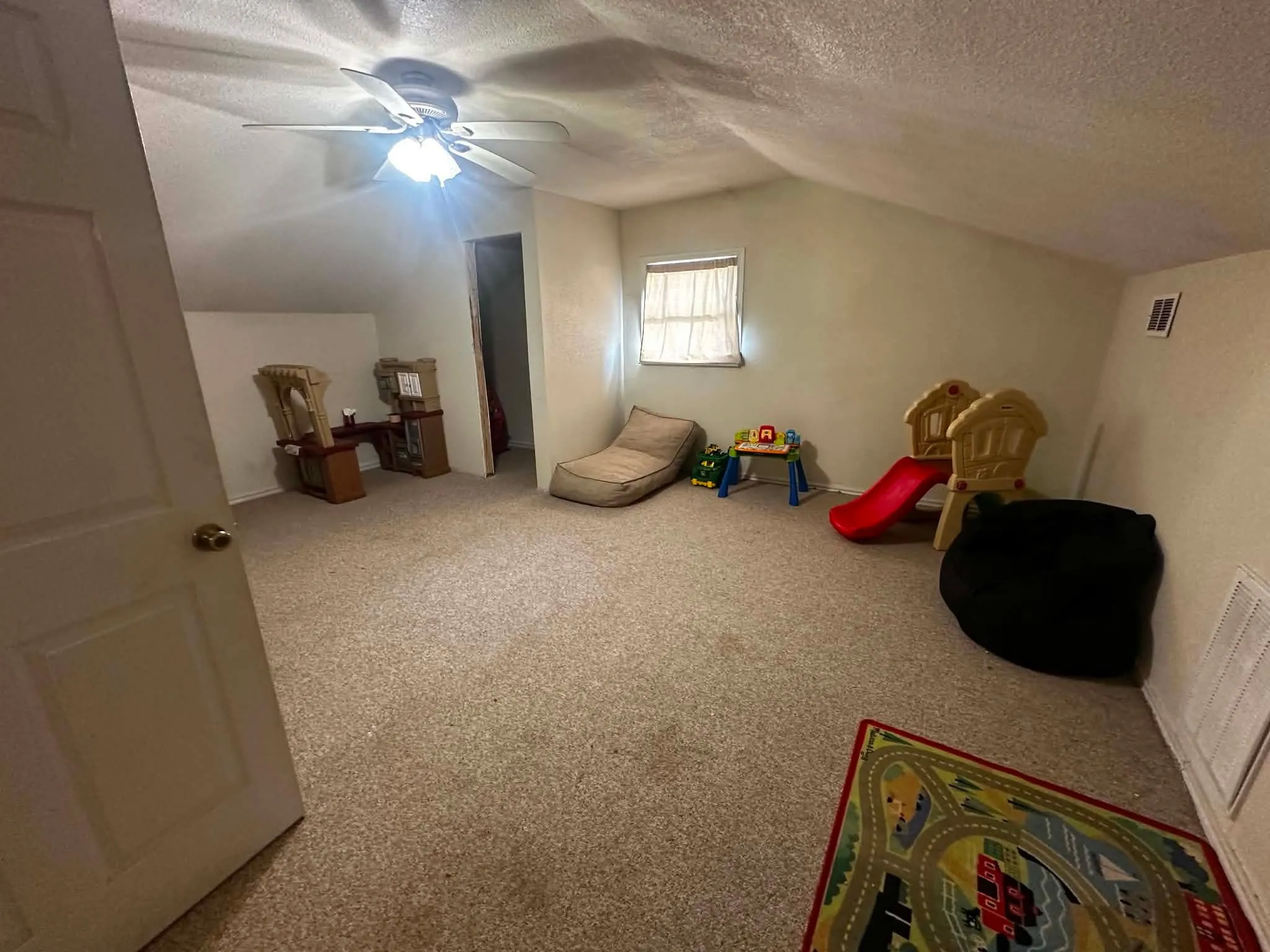 Single Family Residence For Sale in Hill County , 2437 State Highway 22, Whitney, Texas 76692, 5 Bedroom, 3 Bathroom, 2 Garage spaces, 3,433 Sqft, built in 2002, mls#21357563, Real Estate Agent in Whitney, Homes For Sale in Hill county, Homes For Sale in Whitney, Realtor in Whitney Texas, Real Estate Brokerage Independent Realty Texas, Luminita Cordes Realtor