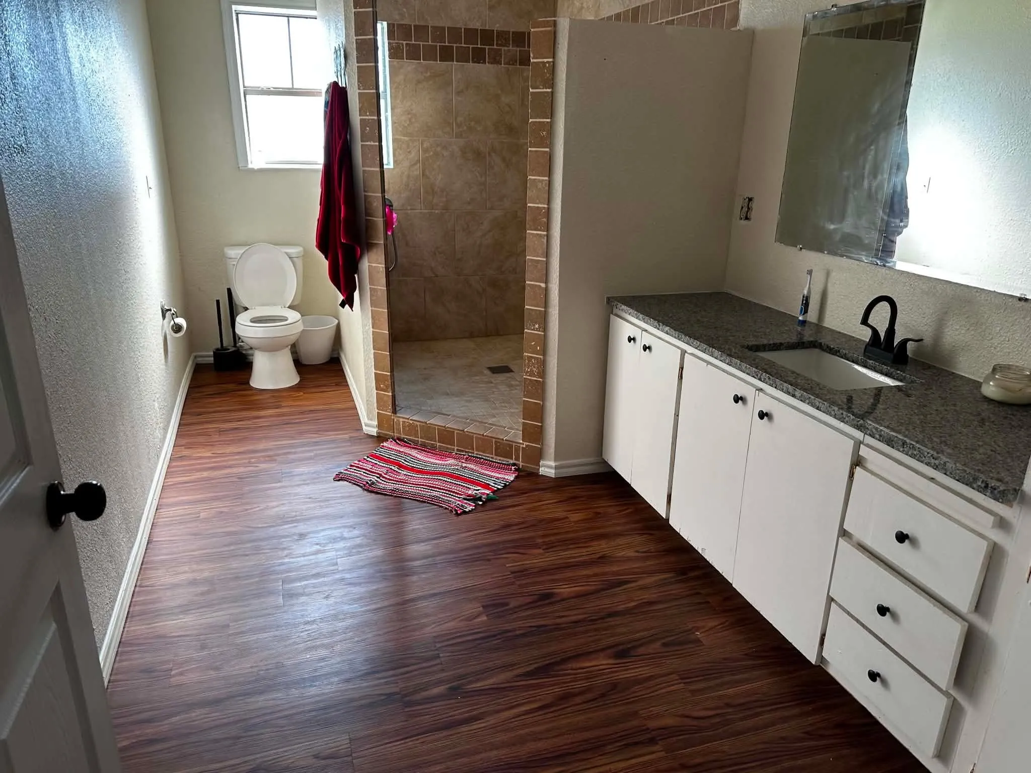 Single Family Residence For Sale in Hill County , 2437 State Highway 22, Whitney, Texas 76692, 5 Bedroom, 3 Bathroom, 2 Garage spaces, 3,433 Sqft, built in 2002, mls#21357563, Real Estate Agent in Whitney, Homes For Sale in Hill county, Homes For Sale in Whitney, Realtor in Whitney Texas, Real Estate Brokerage Independent Realty Texas, Luminita Cordes Realtor