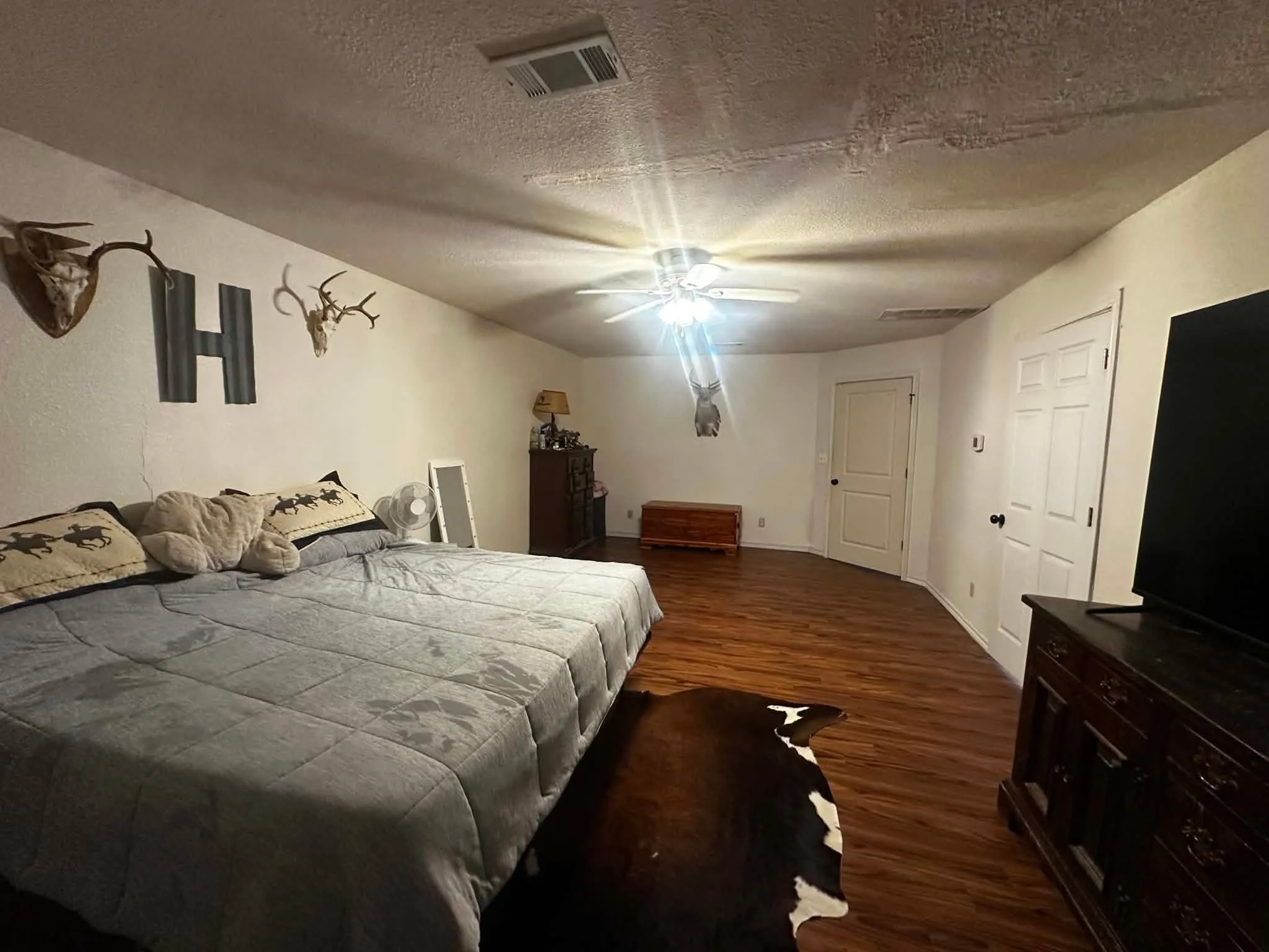 Single Family Residence For Sale in Hill County , 2437 State Highway 22, Whitney, Texas 76692, 5 Bedroom, 3 Bathroom, 2 Garage spaces, 3,433 Sqft, built in 2002, mls#21357563, Real Estate Agent in Whitney, Homes For Sale in Hill county, Homes For Sale in Whitney, Realtor in Whitney Texas, Real Estate Brokerage Independent Realty Texas, Luminita Cordes Realtor
