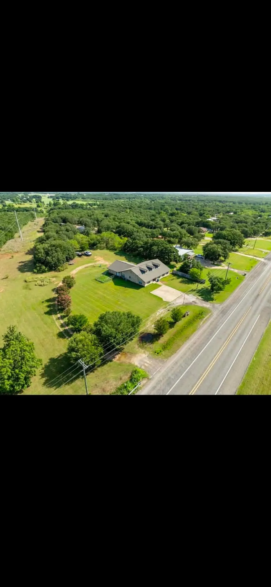 Single Family Residence For Sale in Hill County , 2437 State Highway 22, Whitney, Texas 76692, 5 Bedroom, 3 Bathroom, 2 Garage spaces, 3,433 Sqft, built in 2002, mls#21357563, Real Estate Agent in Whitney, Homes For Sale in Hill county, Homes For Sale in Whitney, Realtor in Whitney Texas, Real Estate Brokerage Independent Realty Texas, Luminita Cordes Realtor