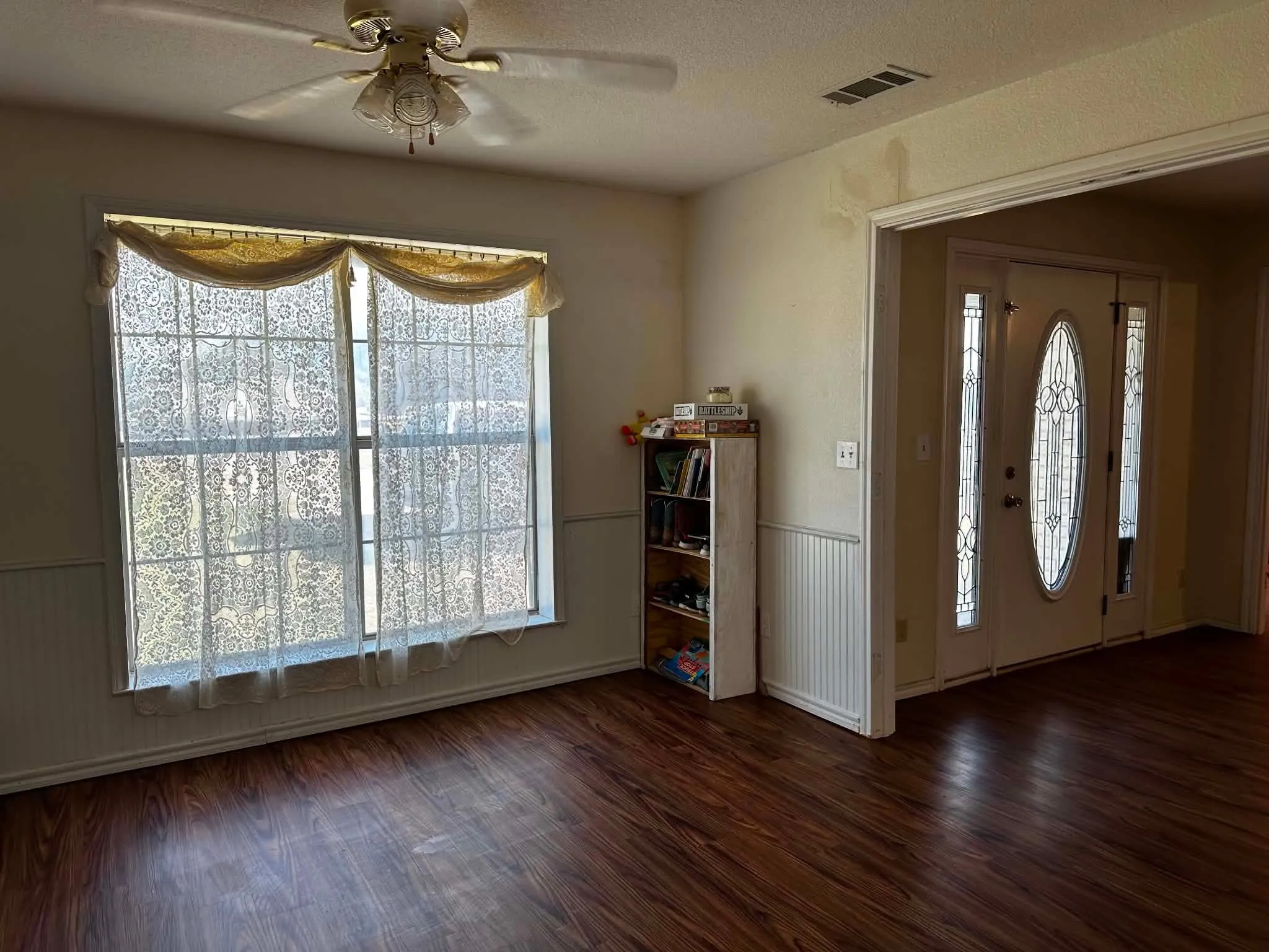 Single Family Residence For Sale in Hill County , 2437 State Highway 22, Whitney, Texas 76692, 5 Bedroom, 3 Bathroom, 2 Garage spaces, 3,433 Sqft, built in 2002, mls#21357563, Real Estate Agent in Whitney, Homes For Sale in Hill county, Homes For Sale in Whitney, Realtor in Whitney Texas, Real Estate Brokerage Independent Realty Texas, Luminita Cordes Realtor