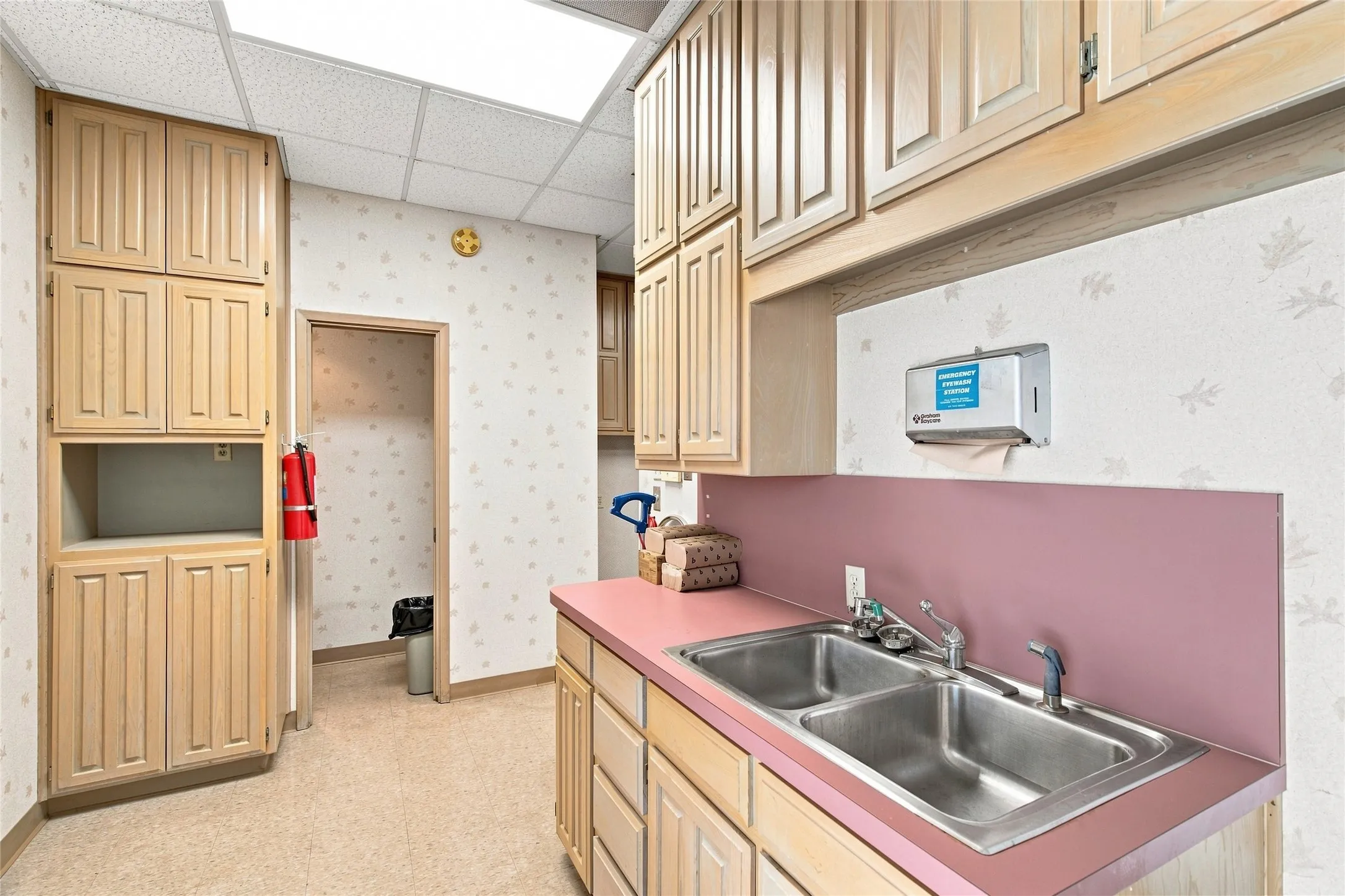 Office For Sale in Tarrant County , 901 Medical Centre Drive C, Arlington, Texas 76012, 0, 0, Garage spaces, 0 Sqft, built in 1984, Price $460,000, mls#21356402, Real Estate Agent in Arlington, Homes For Sale in Tarrant county, Homes For Sale in Arlington, Realtor in Arlington Texas, Real Estate Brokerage Independent Realty Texas, Luminita Cordes Realtor