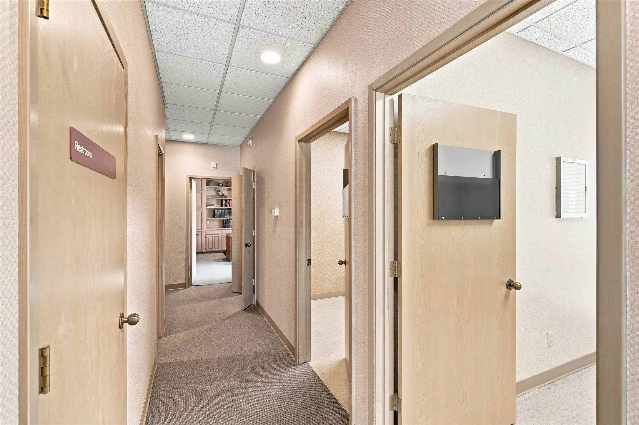 Office For Sale in Tarrant County , 901 Medical Centre Drive C, Arlington, Texas 76012, 0, 0, Garage spaces, 0 Sqft, built in 1984, Price $460,000, mls#21356402, Real Estate Agent in Arlington, Homes For Sale in Tarrant county, Homes For Sale in Arlington, Realtor in Arlington Texas, Real Estate Brokerage Independent Realty Texas, Luminita Cordes Realtor