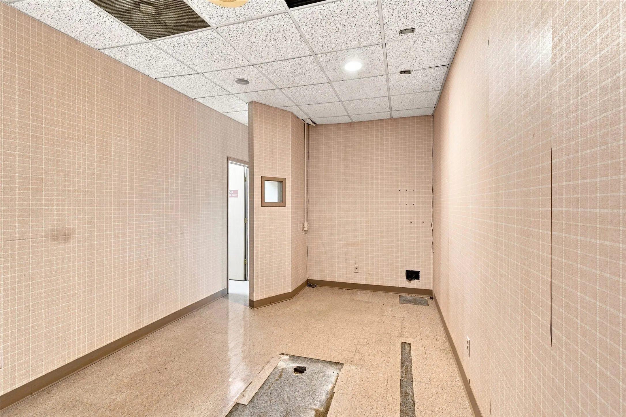 Office For Sale in Tarrant County , 901 Medical Centre Drive C, Arlington, Texas 76012, 0, 0, Garage spaces, 0 Sqft, built in 1984, Price $460,000, mls#21356402, Real Estate Agent in Arlington, Homes For Sale in Tarrant county, Homes For Sale in Arlington, Realtor in Arlington Texas, Real Estate Brokerage Independent Realty Texas, Luminita Cordes Realtor