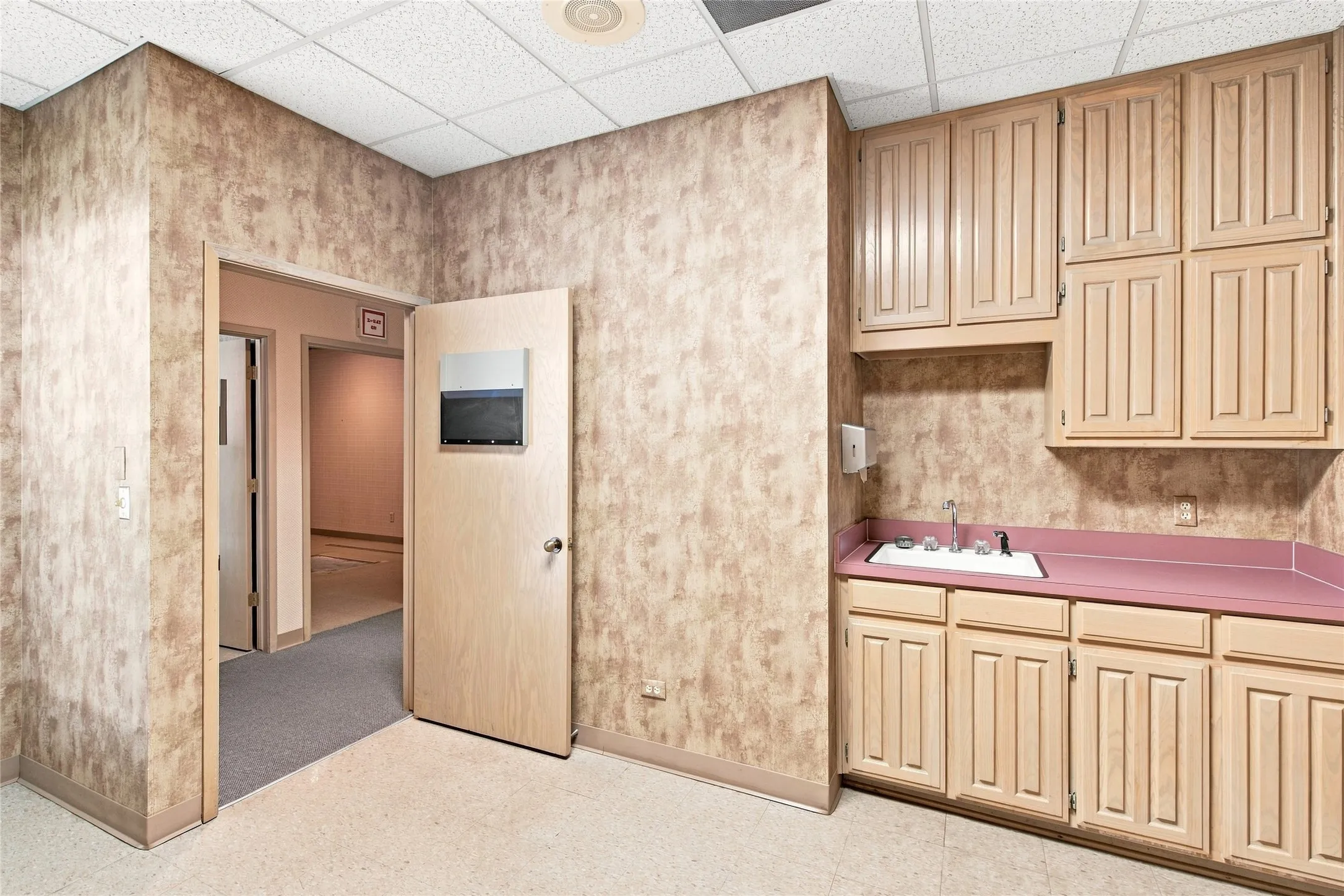 Office For Sale in Tarrant County , 901 Medical Centre Drive C, Arlington, Texas 76012, 0, 0, Garage spaces, 0 Sqft, built in 1984, Price $460,000, mls#21356402, Real Estate Agent in Arlington, Homes For Sale in Tarrant county, Homes For Sale in Arlington, Realtor in Arlington Texas, Real Estate Brokerage Independent Realty Texas, Luminita Cordes Realtor