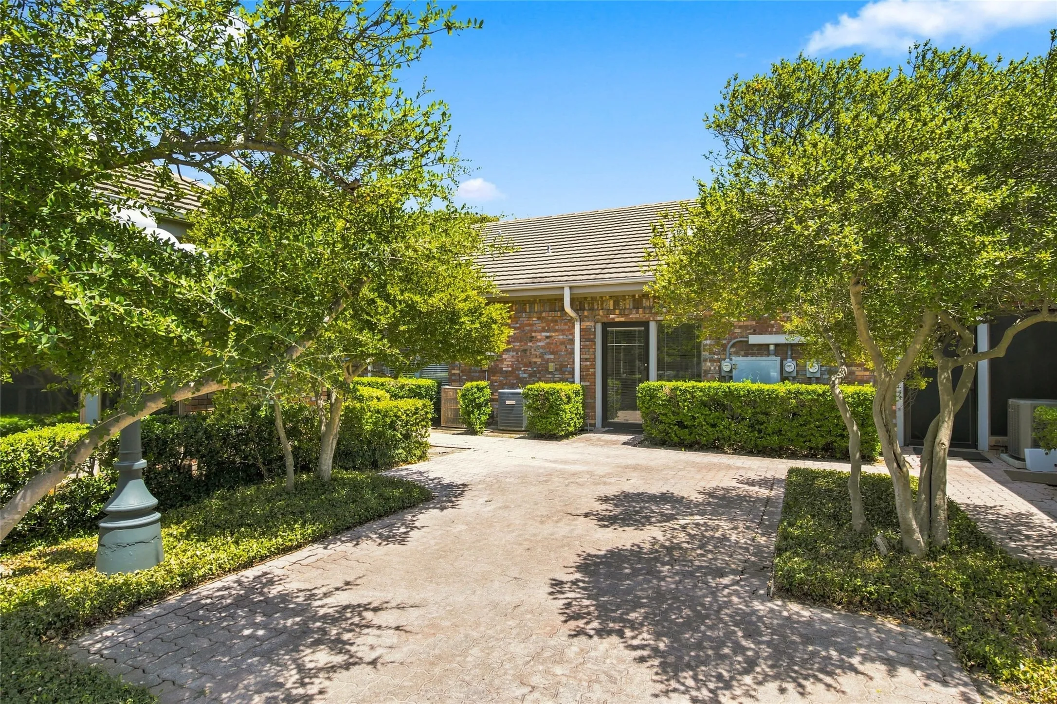 Office For Sale in Tarrant County , 901 Medical Centre Drive C, Arlington, Texas 76012, 0, 0, Garage spaces, 0 Sqft, built in 1984, Price $460,000, mls#21356402, Real Estate Agent in Arlington, Homes For Sale in Tarrant county, Homes For Sale in Arlington, Realtor in Arlington Texas, Real Estate Brokerage Independent Realty Texas, Luminita Cordes Realtor
