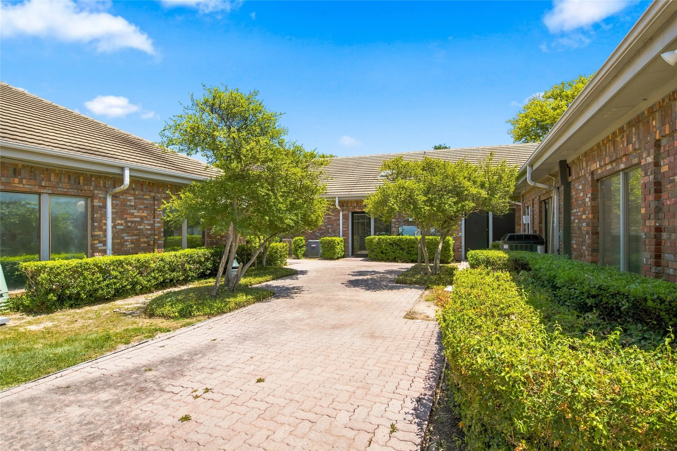 Office For Sale in Tarrant County , 901 Medical Centre Drive C, Arlington, Texas 76012, 0, 0, Garage spaces, 0 Sqft, built in 1984, Price $460,000, mls#21356402, Real Estate Agent in Arlington, Homes For Sale in Tarrant county, Homes For Sale in Arlington, Realtor in Arlington Texas, Real Estate Brokerage Independent Realty Texas, Luminita Cordes Realtor
