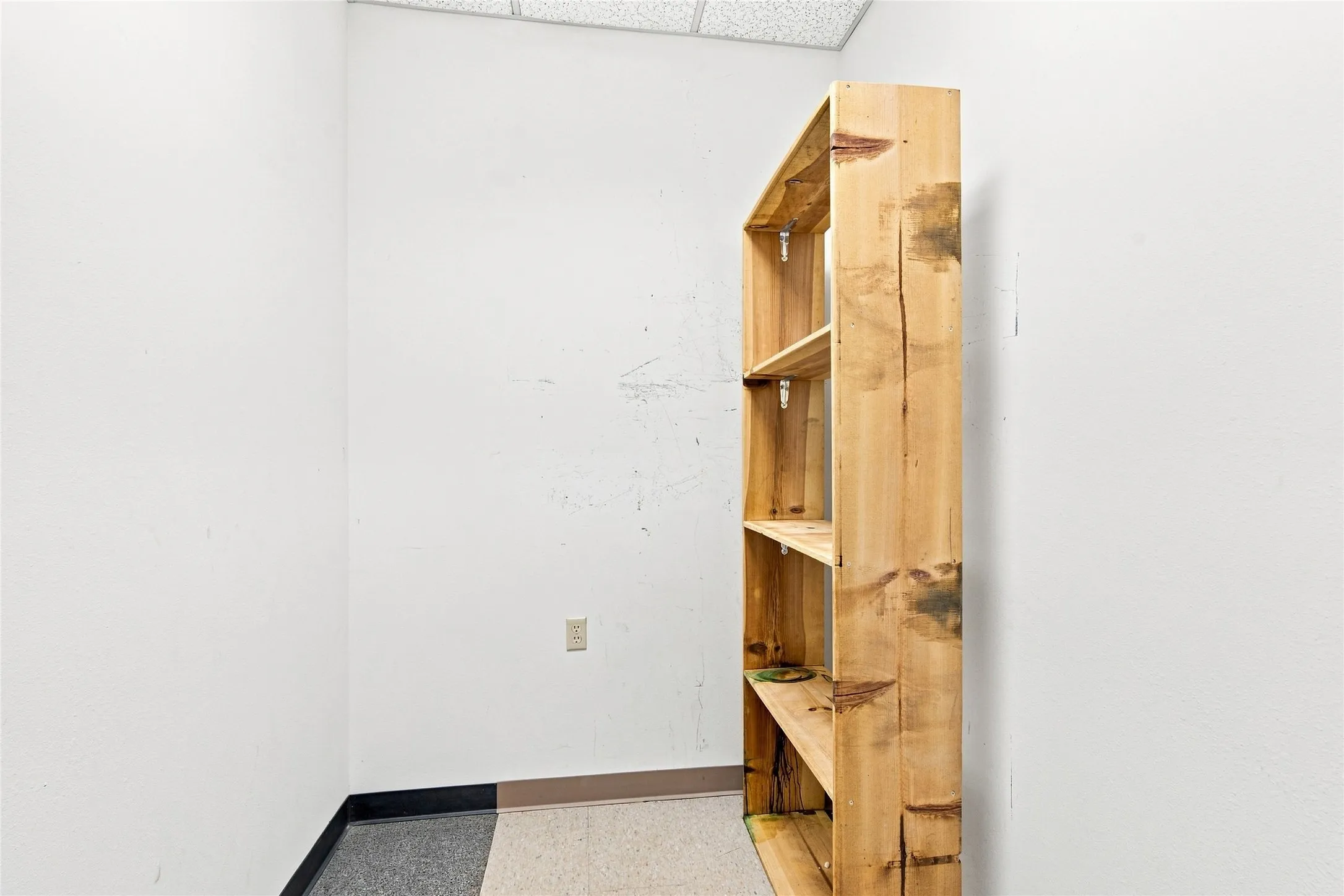 Office For Sale in Tarrant County , 901 Medical Centre Drive C, Arlington, Texas 76012, 0, 0, Garage spaces, 0 Sqft, built in 1984, Price $460,000, mls#21356402, Real Estate Agent in Arlington, Homes For Sale in Tarrant county, Homes For Sale in Arlington, Realtor in Arlington Texas, Real Estate Brokerage Independent Realty Texas, Luminita Cordes Realtor