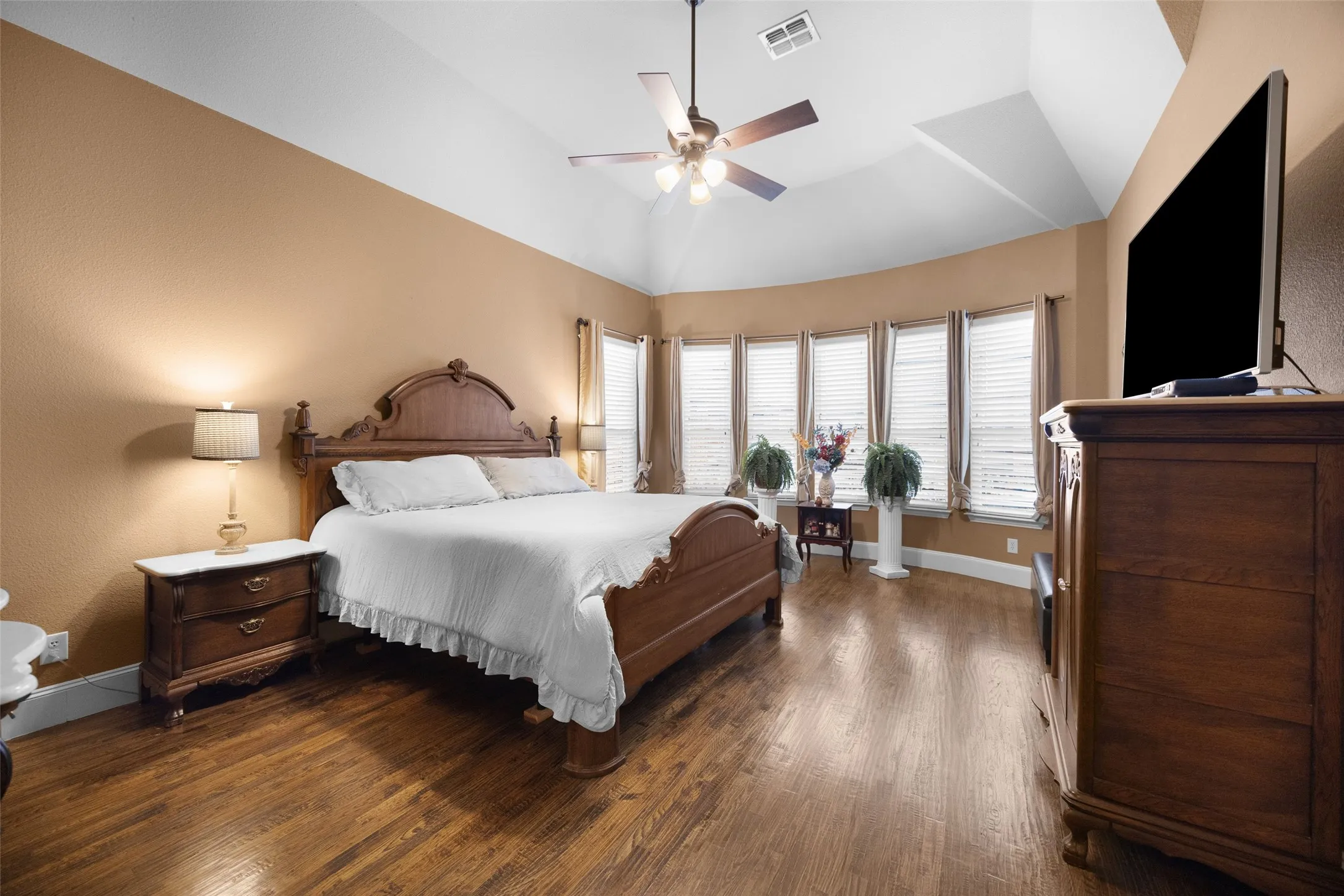 Single Family Residence For Sale in Denton County , 905 Cipriani Drive, Frisco, Texas 75036, 4 Bedroom, 5 Bathroom, 3 Garage spaces, 4,278 Sqft, built in 2010, mls#21347711, Real Estate Agent in Frisco, Homes For Sale in Denton county, Homes For Sale in Frisco, Realtor in Frisco Texas, Real Estate Brokerage Independent Realty Texas, Luminita Cordes Realtor