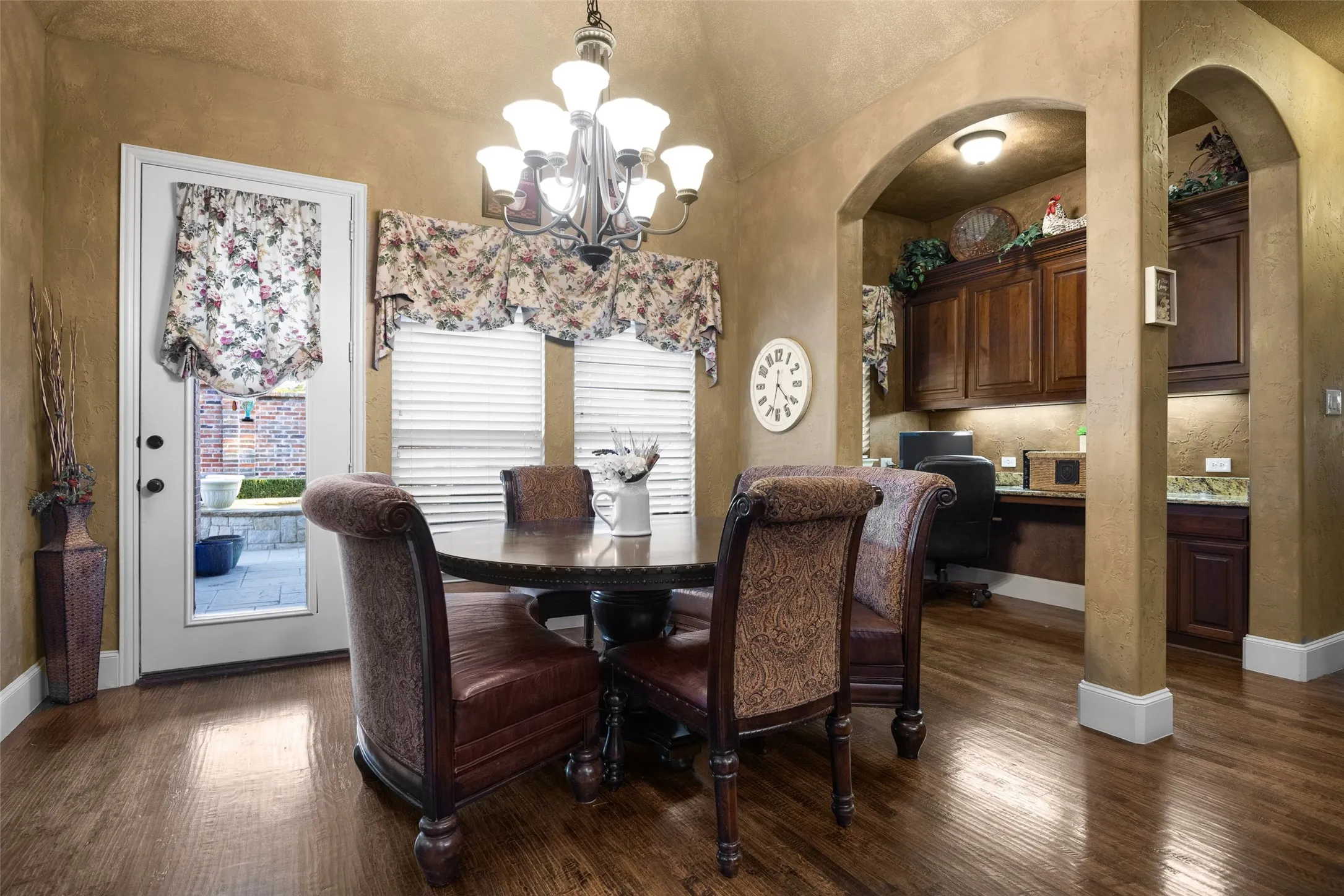Single Family Residence For Sale in Denton County , 905 Cipriani Drive, Frisco, Texas 75036, 4 Bedroom, 5 Bathroom, 3 Garage spaces, 4,278 Sqft, built in 2010, mls#21347711, Real Estate Agent in Frisco, Homes For Sale in Denton county, Homes For Sale in Frisco, Realtor in Frisco Texas, Real Estate Brokerage Independent Realty Texas, Luminita Cordes Realtor