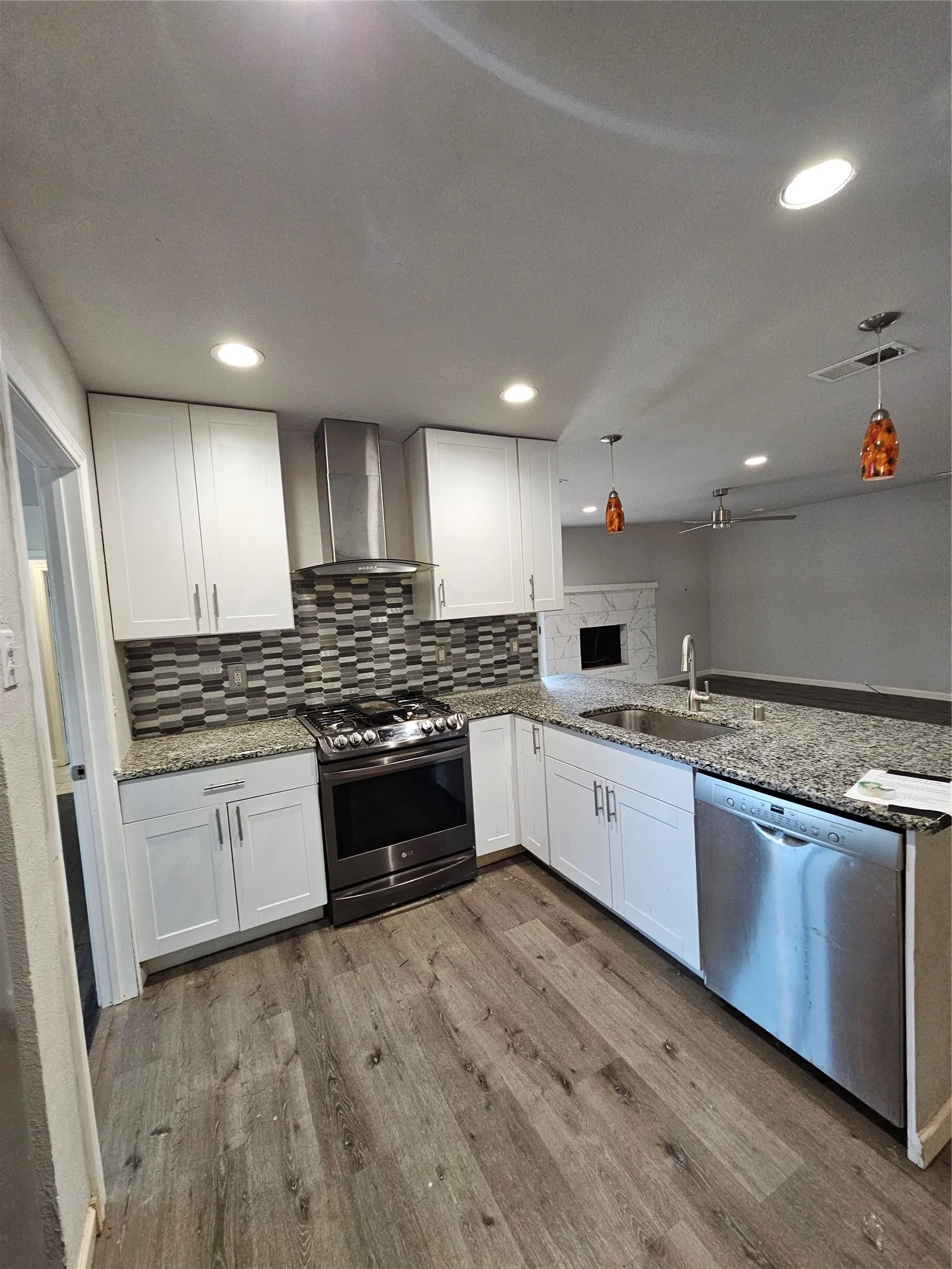 Single Family Residence For Sale in Dallas County , 632 Freeman Drive, Garland, Texas 75040, 2 Bedroom, 2 Bathroom, 1 Garage spaces, 1,189 Sqft, built in 1949, mls#21357587, Real Estate Agent in Garland, Homes For Sale in Dallas county, Homes For Sale in Garland, Realtor in Garland Texas, Real Estate Brokerage Independent Realty Texas, Luminita Cordes Realtor