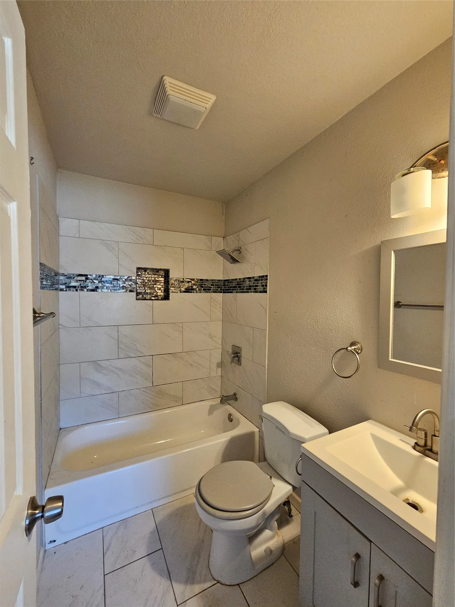 Single Family Residence For Sale in Dallas County , 632 Freeman Drive, Garland, Texas 75040, 2 Bedroom, 2 Bathroom, 1 Garage spaces, 1,189 Sqft, built in 1949, mls#21357587, Real Estate Agent in Garland, Homes For Sale in Dallas county, Homes For Sale in Garland, Realtor in Garland Texas, Real Estate Brokerage Independent Realty Texas, Luminita Cordes Realtor