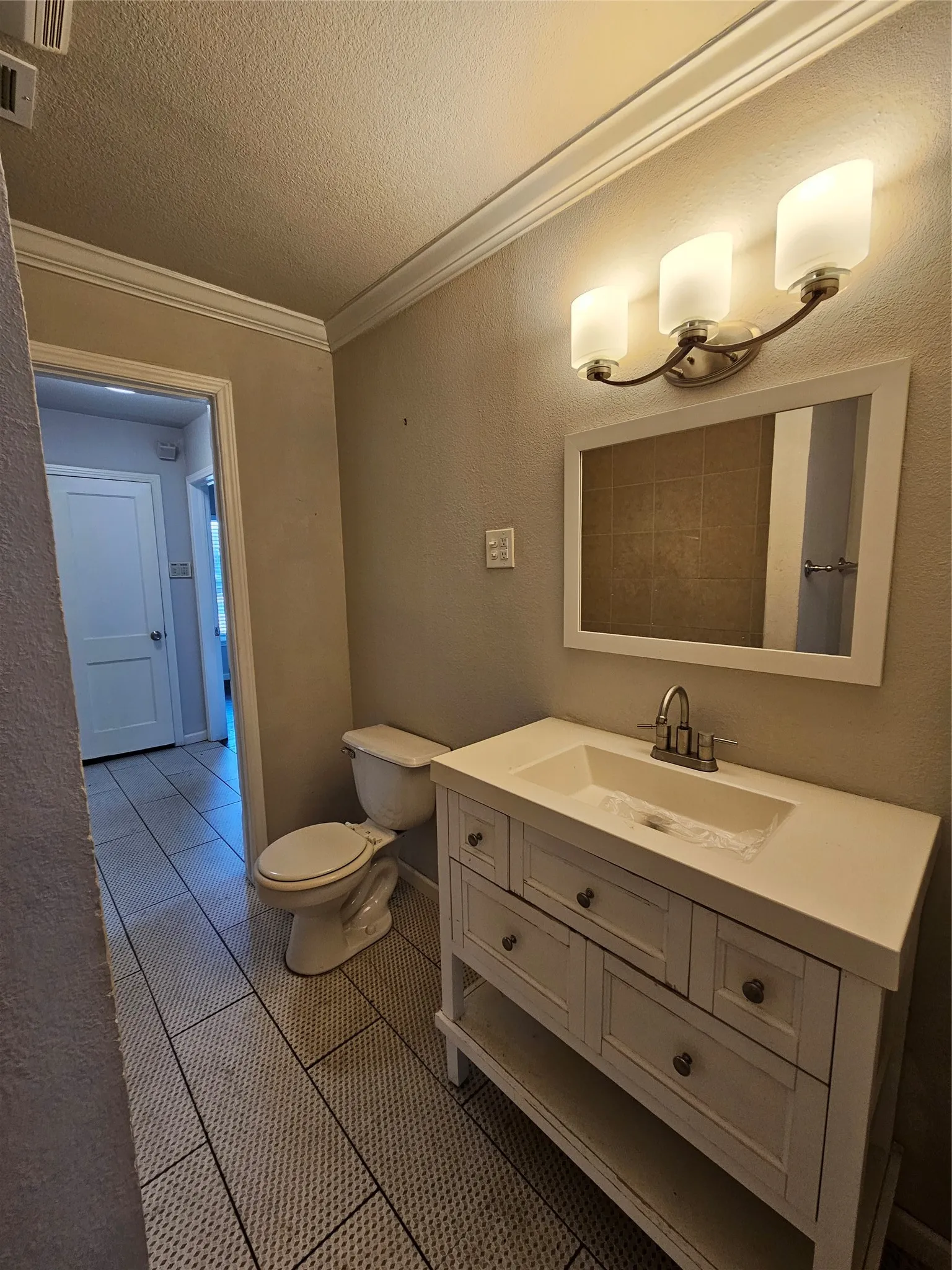 Single Family Residence For Sale in Dallas County , 632 Freeman Drive, Garland, Texas 75040, 2 Bedroom, 2 Bathroom, 1 Garage spaces, 1,189 Sqft, built in 1949, mls#21357587, Real Estate Agent in Garland, Homes For Sale in Dallas county, Homes For Sale in Garland, Realtor in Garland Texas, Real Estate Brokerage Independent Realty Texas, Luminita Cordes Realtor