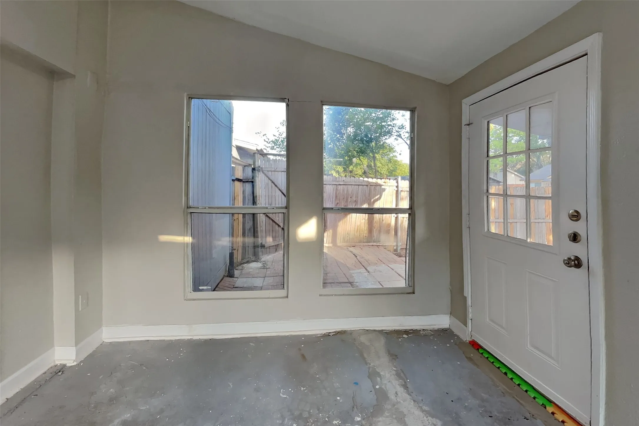 Single Family Residence For Rent in Dallas County , 3413 Castle Rock Lane, Garland, Texas 75044, 4 Bedroom, 3 Bathroom, 2 Garage spaces, 2,071 Sqft, built in 1974, mls#21357580, Real Estate Agent in Garland, Homes For Rent in Dallas county, Homes For Rent in Garland, Realtor in Garland Texas, Real Estate Brokerage Independent Realty Texas, Luminita Cordes Realtor