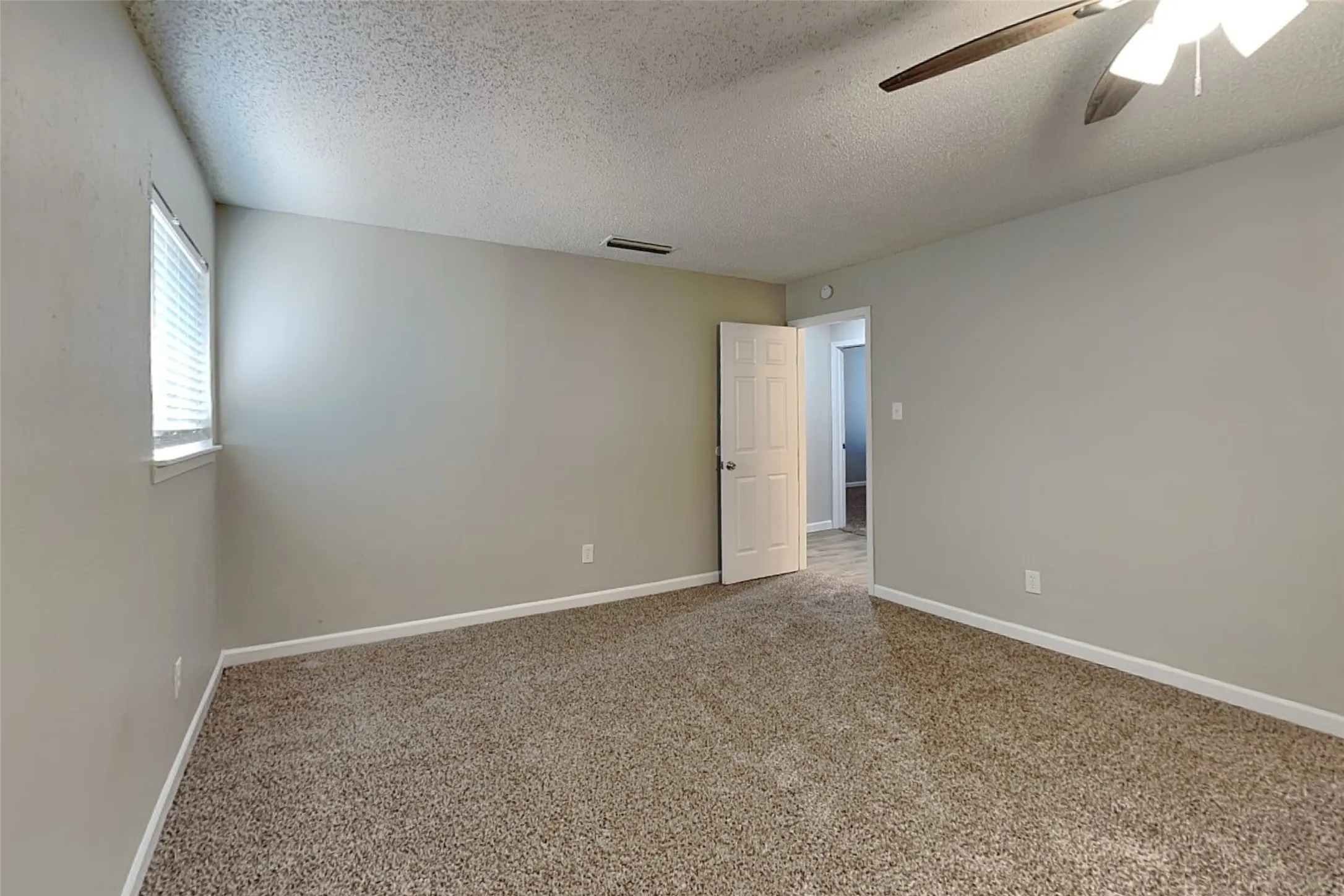 Single Family Residence For Rent in Dallas County , 3413 Castle Rock Lane, Garland, Texas 75044, 4 Bedroom, 3 Bathroom, 2 Garage spaces, 2,071 Sqft, built in 1974, mls#21357580, Real Estate Agent in Garland, Homes For Rent in Dallas county, Homes For Rent in Garland, Realtor in Garland Texas, Real Estate Brokerage Independent Realty Texas, Luminita Cordes Realtor
