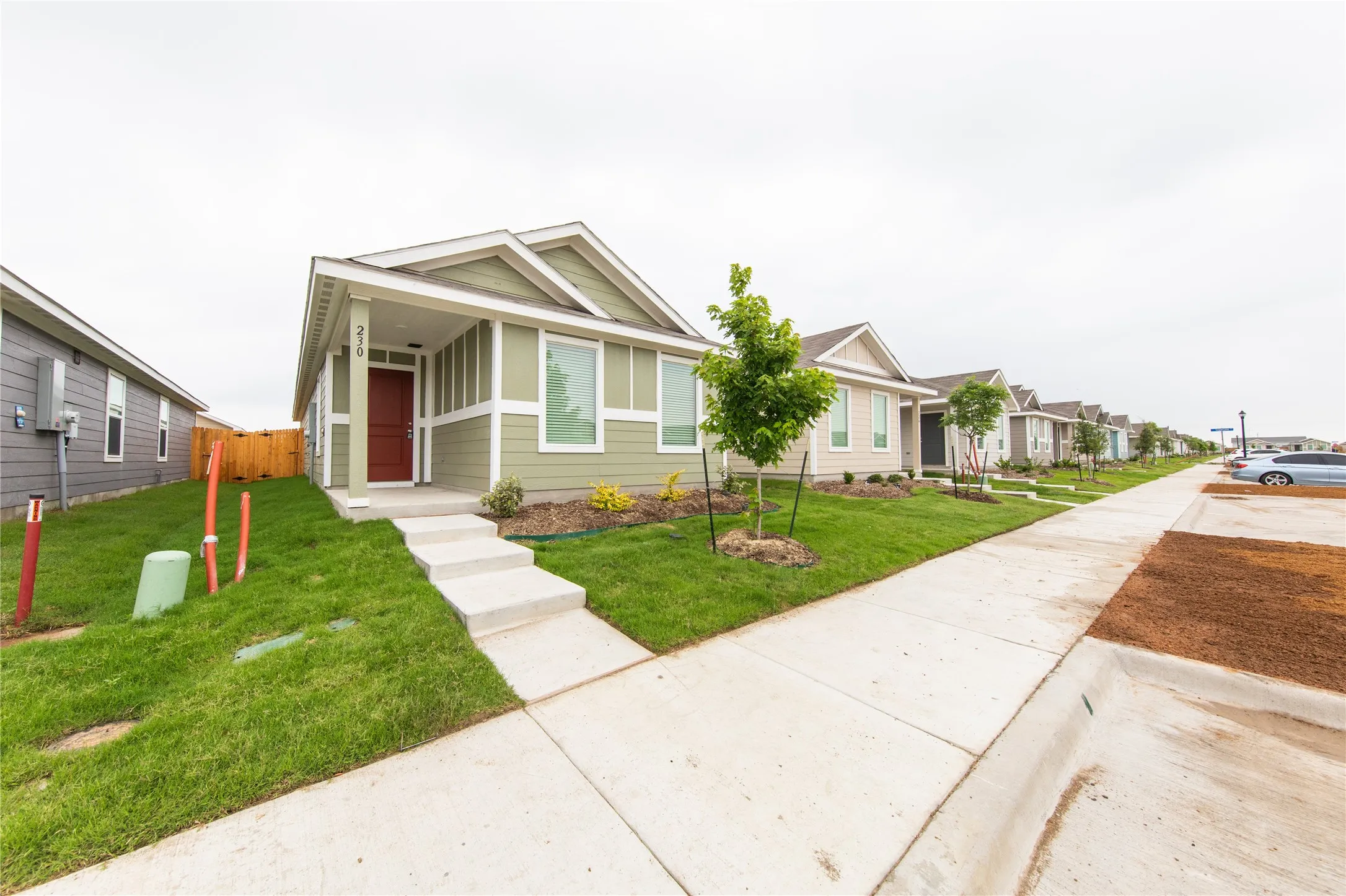 View of front of house with a front yard
