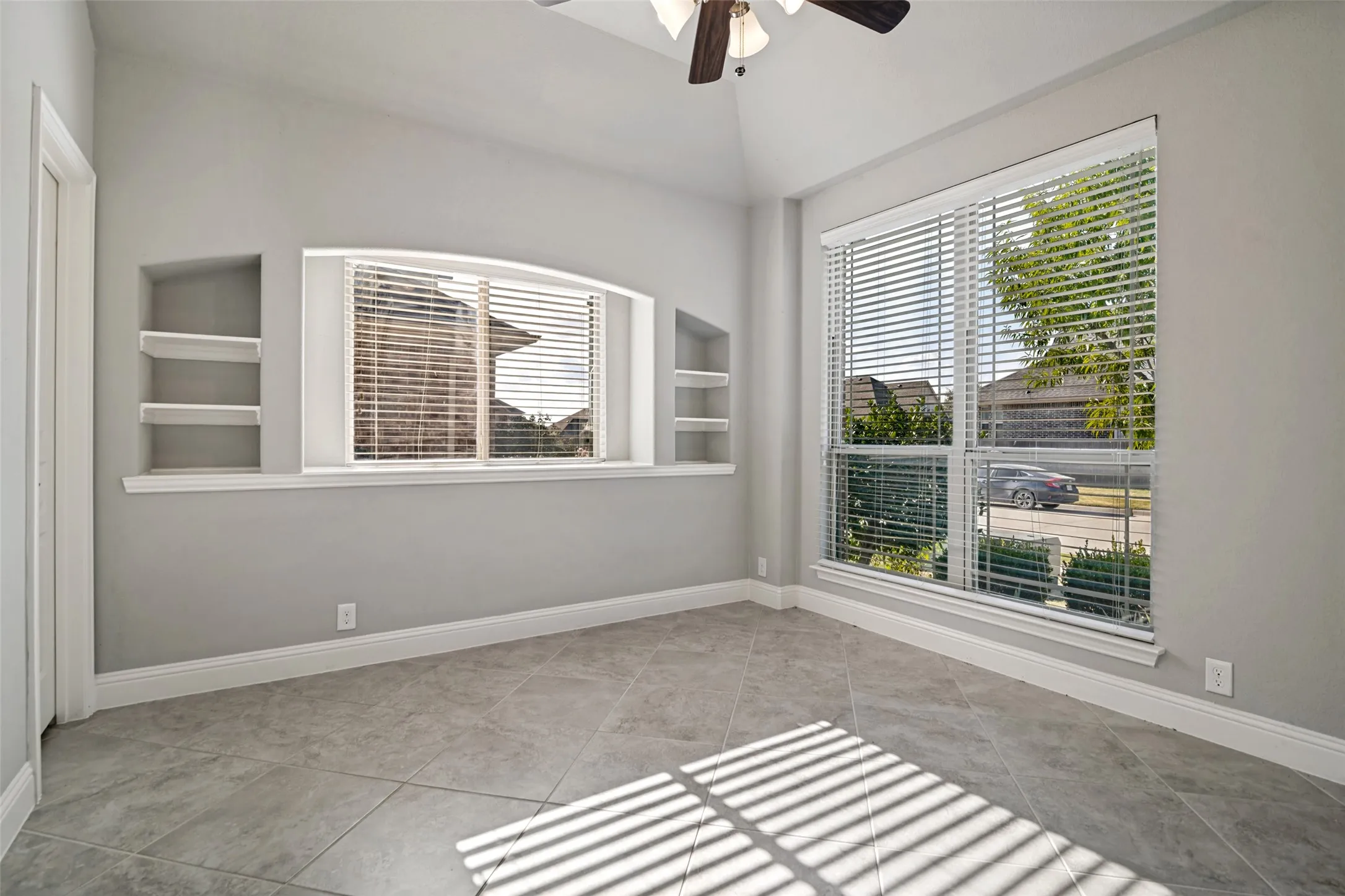 Single Family Residence For Sale in Collin County , 501 Virginia Lane, Wylie, Texas 75098, 5 Bedroom, 3 Bathroom, 2 Garage spaces, 3,116 Sqft, built in 2017, mls#21357542, Real Estate Agent in Wylie, Homes For Sale in Collin county, Homes For Sale in Wylie, Realtor in Wylie Texas, Real Estate Brokerage Independent Realty Texas, Luminita Cordes Realtor