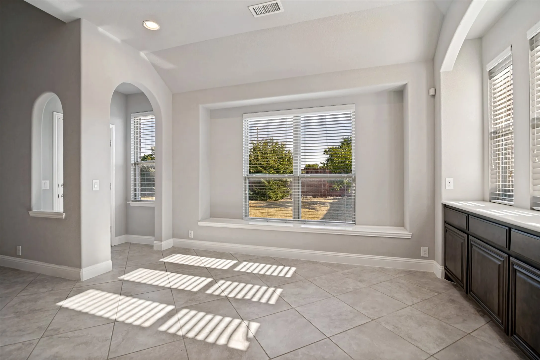 Single Family Residence For Sale in Collin County , 501 Virginia Lane, Wylie, Texas 75098, 5 Bedroom, 3 Bathroom, 2 Garage spaces, 3,116 Sqft, built in 2017, mls#21357542, Real Estate Agent in Wylie, Homes For Sale in Collin county, Homes For Sale in Wylie, Realtor in Wylie Texas, Real Estate Brokerage Independent Realty Texas, Luminita Cordes Realtor