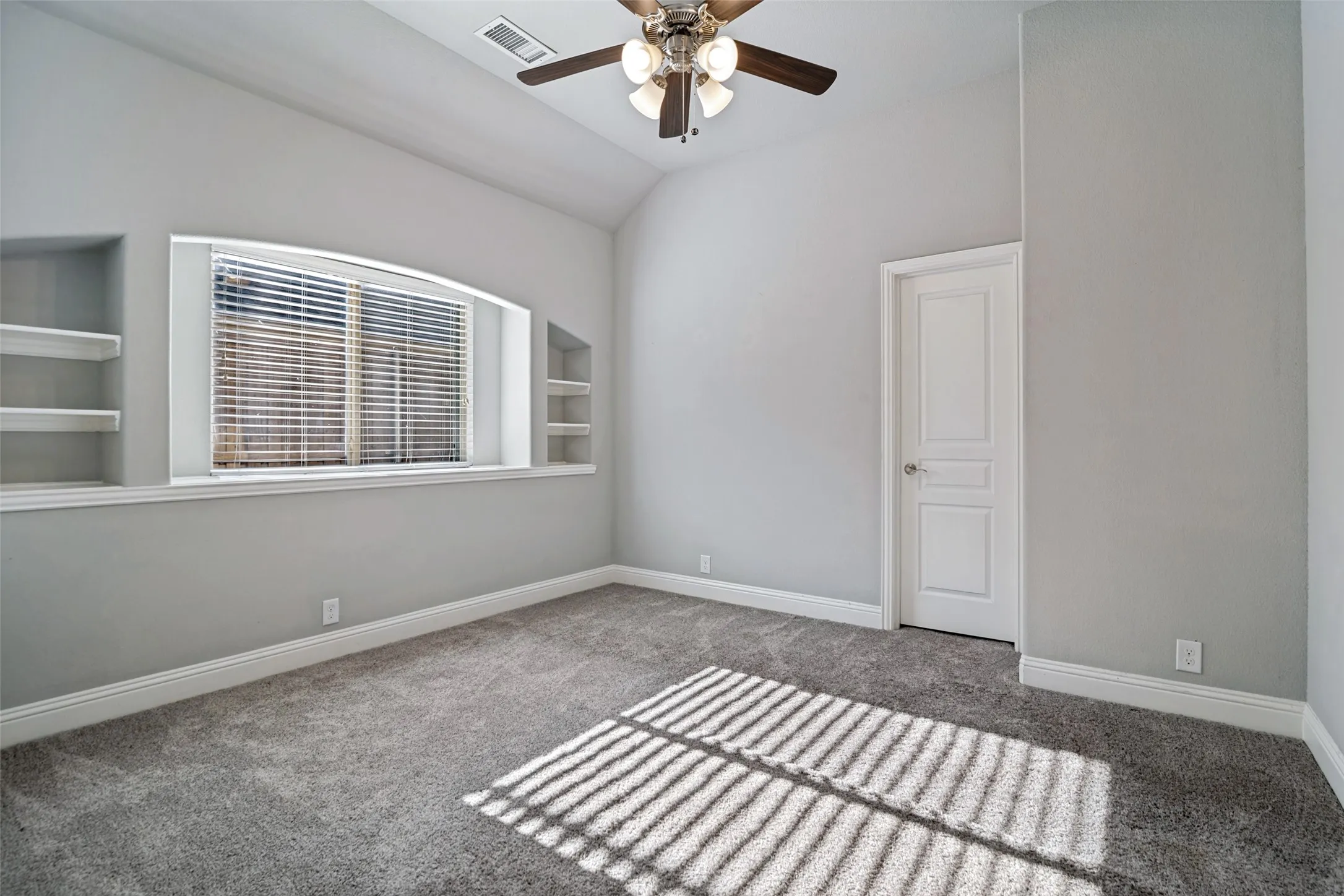 Single Family Residence For Sale in Collin County , 501 Virginia Lane, Wylie, Texas 75098, 5 Bedroom, 3 Bathroom, 2 Garage spaces, 3,116 Sqft, built in 2017, mls#21357542, Real Estate Agent in Wylie, Homes For Sale in Collin county, Homes For Sale in Wylie, Realtor in Wylie Texas, Real Estate Brokerage Independent Realty Texas, Luminita Cordes Realtor