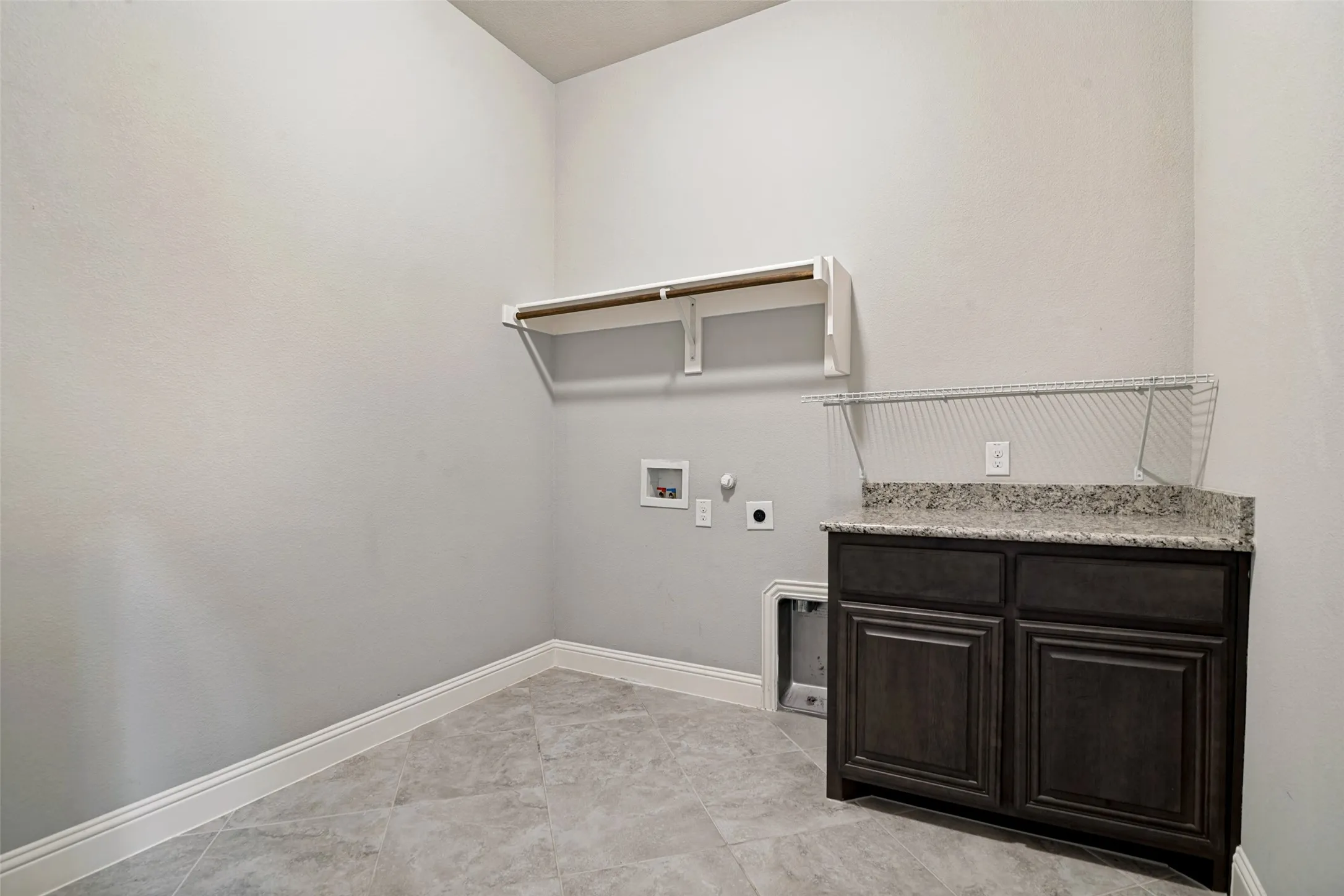 Single Family Residence For Sale in Collin County , 501 Virginia Lane, Wylie, Texas 75098, 5 Bedroom, 3 Bathroom, 2 Garage spaces, 3,116 Sqft, built in 2017, mls#21357542, Real Estate Agent in Wylie, Homes For Sale in Collin county, Homes For Sale in Wylie, Realtor in Wylie Texas, Real Estate Brokerage Independent Realty Texas, Luminita Cordes Realtor