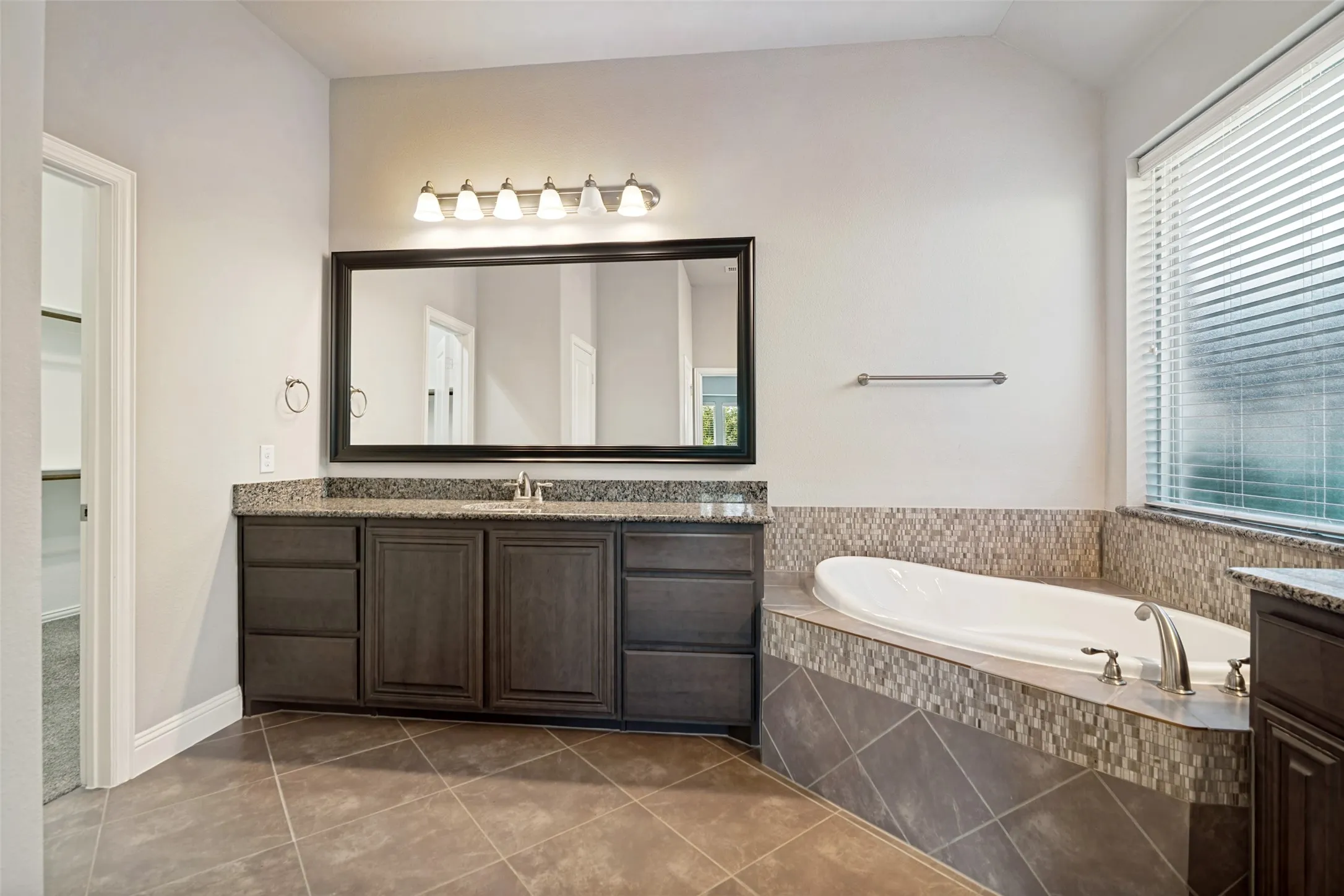 Single Family Residence For Sale in Collin County , 501 Virginia Lane, Wylie, Texas 75098, 5 Bedroom, 3 Bathroom, 2 Garage spaces, 3,116 Sqft, built in 2017, mls#21357542, Real Estate Agent in Wylie, Homes For Sale in Collin county, Homes For Sale in Wylie, Realtor in Wylie Texas, Real Estate Brokerage Independent Realty Texas, Luminita Cordes Realtor