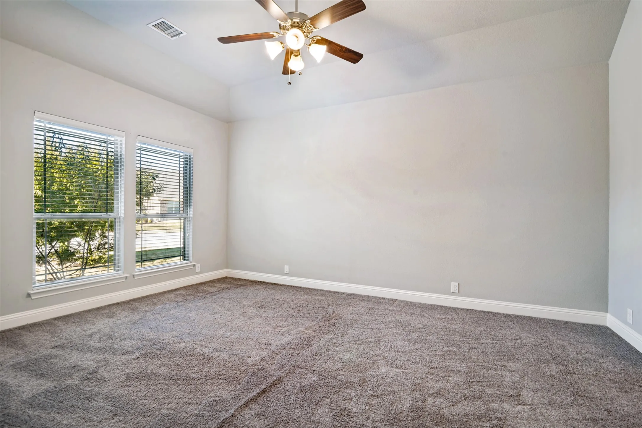 Single Family Residence For Sale in Collin County , 501 Virginia Lane, Wylie, Texas 75098, 5 Bedroom, 3 Bathroom, 2 Garage spaces, 3,116 Sqft, built in 2017, mls#21357542, Real Estate Agent in Wylie, Homes For Sale in Collin county, Homes For Sale in Wylie, Realtor in Wylie Texas, Real Estate Brokerage Independent Realty Texas, Luminita Cordes Realtor