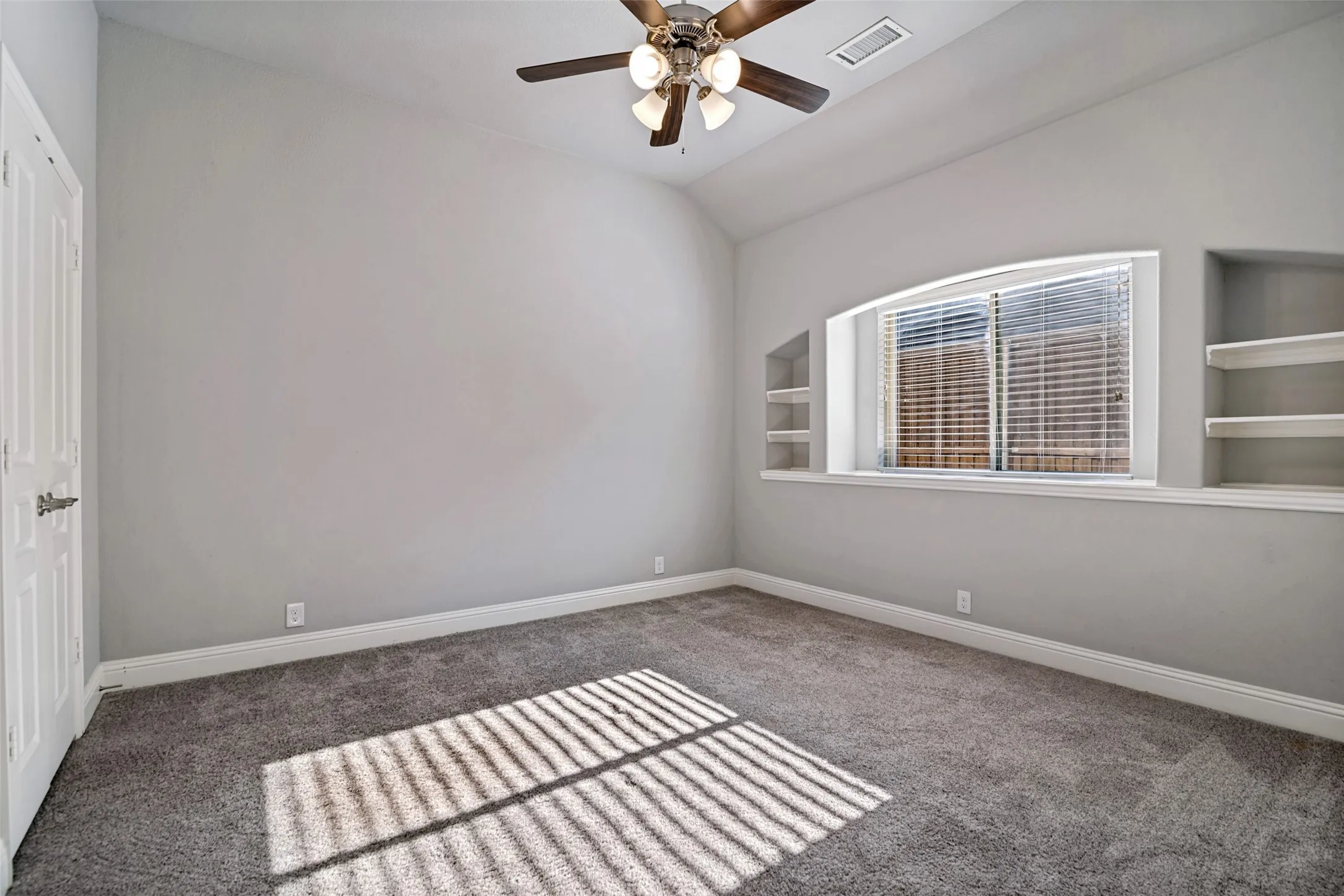 Single Family Residence For Sale in Collin County , 501 Virginia Lane, Wylie, Texas 75098, 5 Bedroom, 3 Bathroom, 2 Garage spaces, 3,116 Sqft, built in 2017, mls#21357542, Real Estate Agent in Wylie, Homes For Sale in Collin county, Homes For Sale in Wylie, Realtor in Wylie Texas, Real Estate Brokerage Independent Realty Texas, Luminita Cordes Realtor