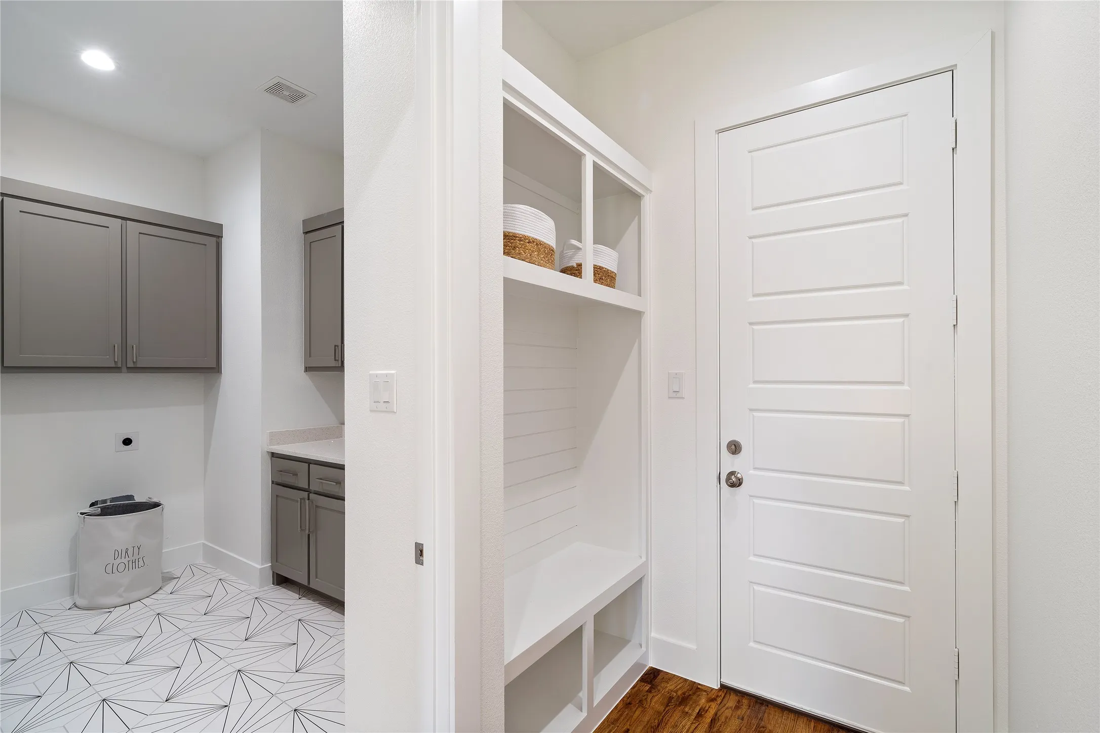 Single Family Residence For Sale in Dallas County , 907 Saint George Place, De Soto, Texas 75115, 4 Bedroom, 3 Bathroom, 2 Garage spaces, 2,600 Sqft, built in 2022, mls#21357610, Real Estate Agent in De Soto, Homes For Sale in Dallas county, Homes For Sale in De Soto, Realtor in De Soto Texas, Real Estate Brokerage Independent Realty Texas, Luminita Cordes Realtor