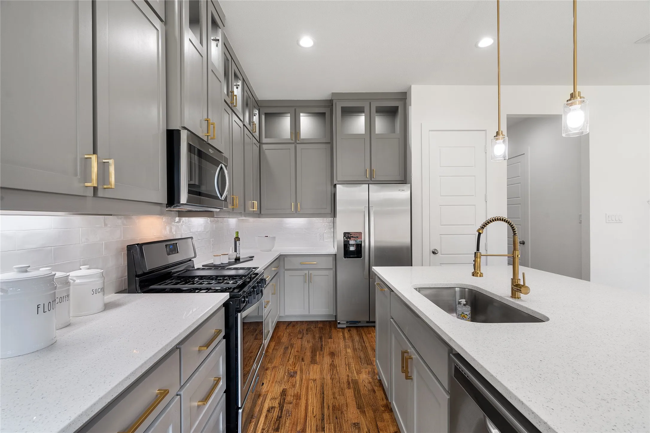 Single Family Residence For Sale in Dallas County , 907 Saint George Place, De Soto, Texas 75115, 4 Bedroom, 3 Bathroom, 2 Garage spaces, 2,600 Sqft, built in 2022, mls#21357610, Real Estate Agent in De Soto, Homes For Sale in Dallas county, Homes For Sale in De Soto, Realtor in De Soto Texas, Real Estate Brokerage Independent Realty Texas, Luminita Cordes Realtor