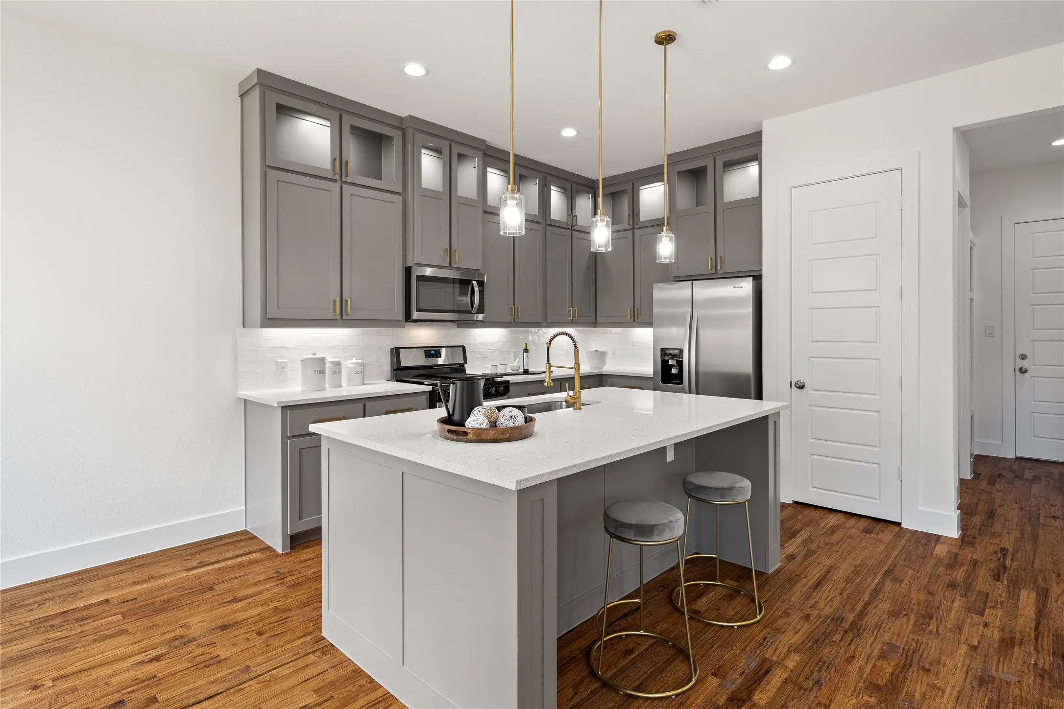 Single Family Residence For Sale in Dallas County , 907 Saint George Place, De Soto, Texas 75115, 4 Bedroom, 3 Bathroom, 2 Garage spaces, 2,600 Sqft, built in 2022, mls#21357610, Real Estate Agent in De Soto, Homes For Sale in Dallas county, Homes For Sale in De Soto, Realtor in De Soto Texas, Real Estate Brokerage Independent Realty Texas, Luminita Cordes Realtor