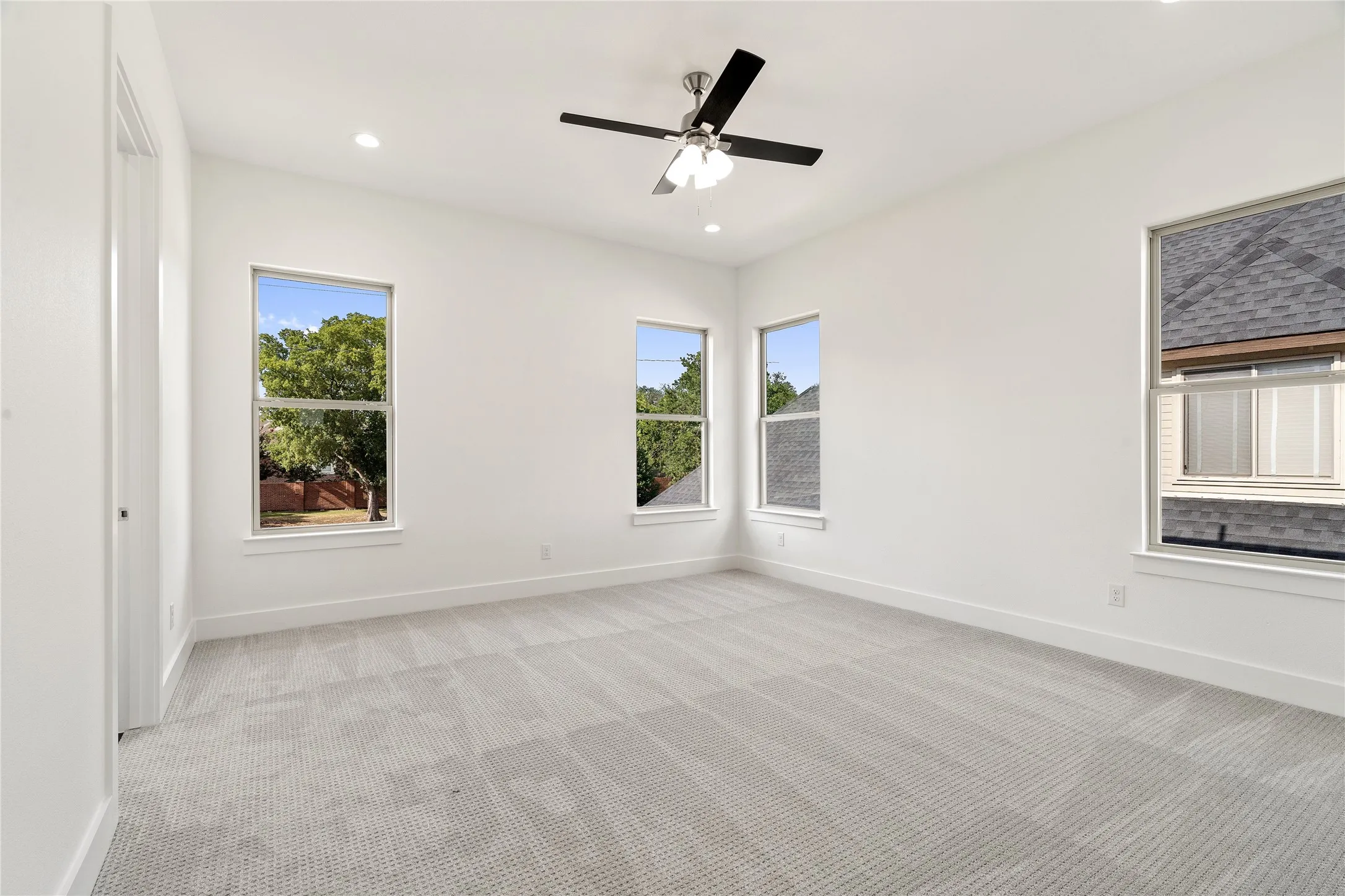Single Family Residence For Sale in Dallas County , 907 Saint George Place, De Soto, Texas 75115, 4 Bedroom, 3 Bathroom, 2 Garage spaces, 2,600 Sqft, built in 2022, mls#21357610, Real Estate Agent in De Soto, Homes For Sale in Dallas county, Homes For Sale in De Soto, Realtor in De Soto Texas, Real Estate Brokerage Independent Realty Texas, Luminita Cordes Realtor