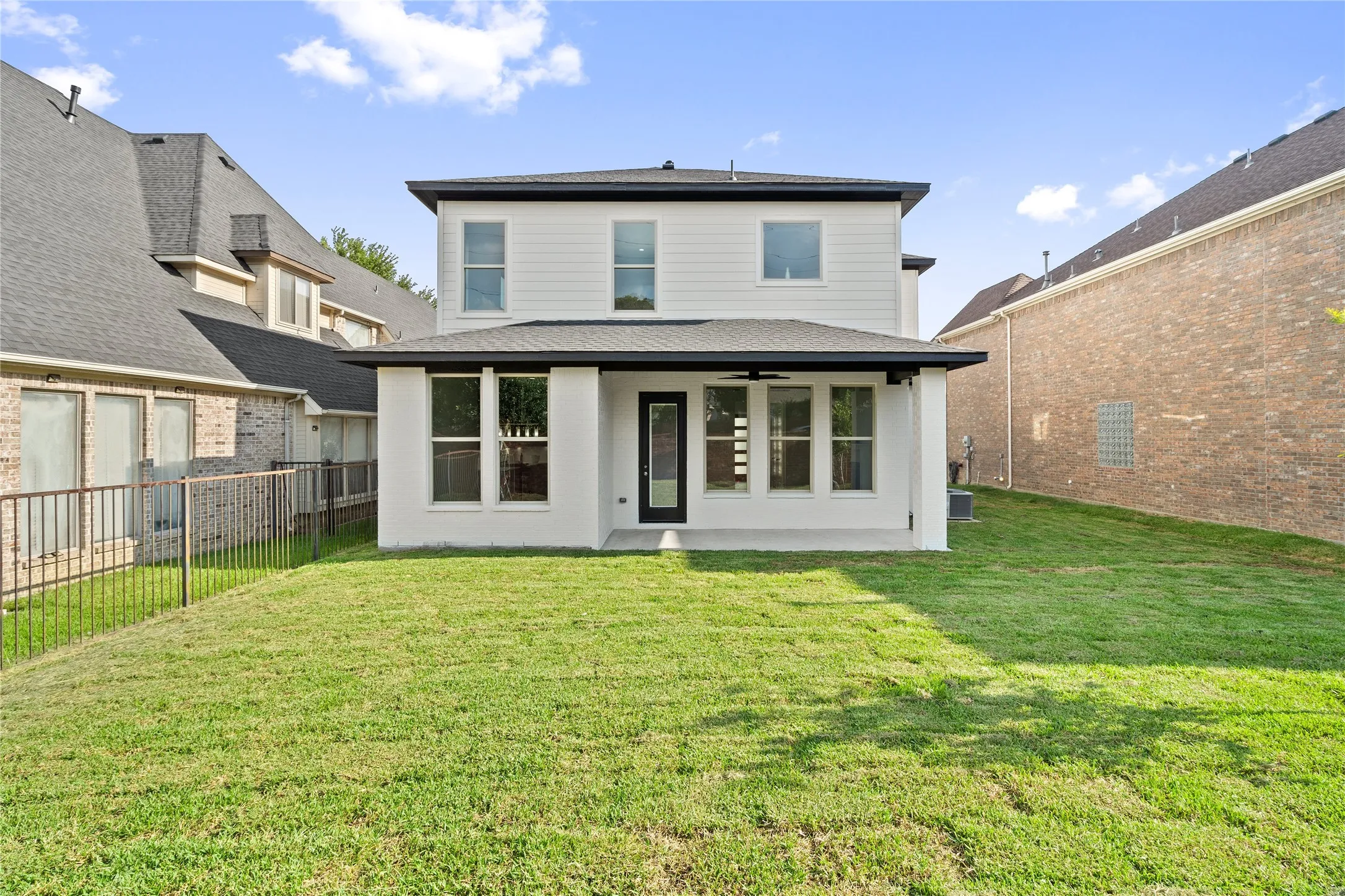 Single Family Residence For Sale in Dallas County , 907 Saint George Place, De Soto, Texas 75115, 4 Bedroom, 3 Bathroom, 2 Garage spaces, 2,600 Sqft, built in 2022, mls#21357610, Real Estate Agent in De Soto, Homes For Sale in Dallas county, Homes For Sale in De Soto, Realtor in De Soto Texas, Real Estate Brokerage Independent Realty Texas, Luminita Cordes Realtor