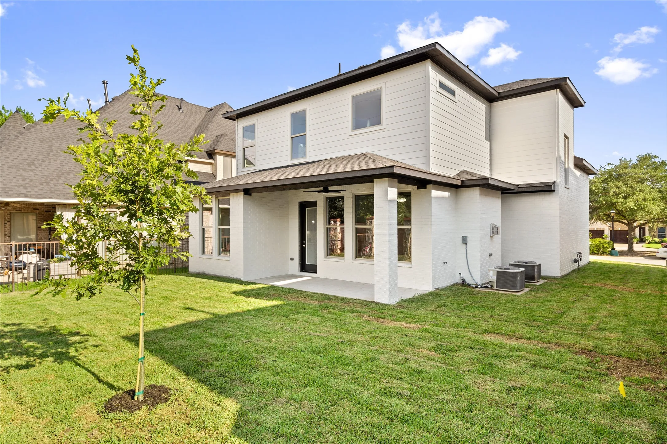 Single Family Residence For Sale in Dallas County , 907 Saint George Place, De Soto, Texas 75115, 4 Bedroom, 3 Bathroom, 2 Garage spaces, 2,600 Sqft, built in 2022, mls#21357610, Real Estate Agent in De Soto, Homes For Sale in Dallas county, Homes For Sale in De Soto, Realtor in De Soto Texas, Real Estate Brokerage Independent Realty Texas, Luminita Cordes Realtor